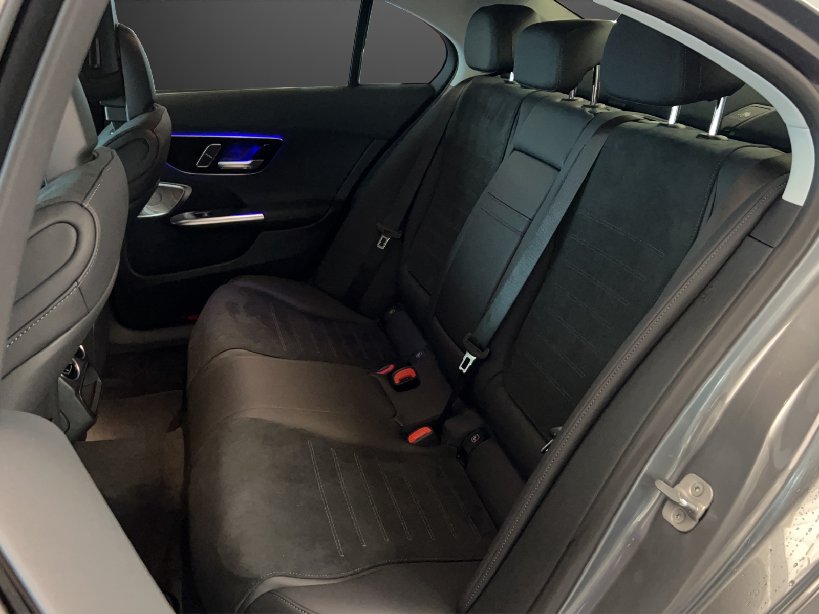 MERCEDES-BENZ C 300e 4Matic AMG Line-image-11