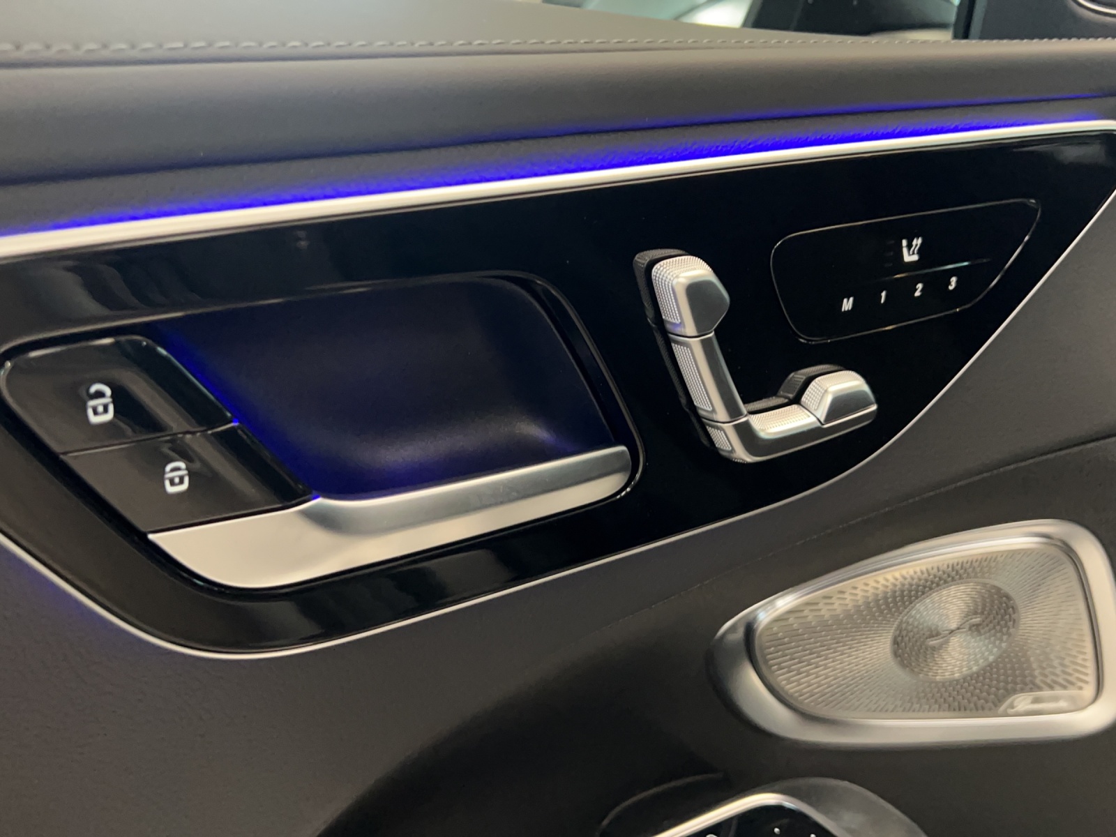 MERCEDES-BENZ C 300e 4Matic AMG Line-image-12