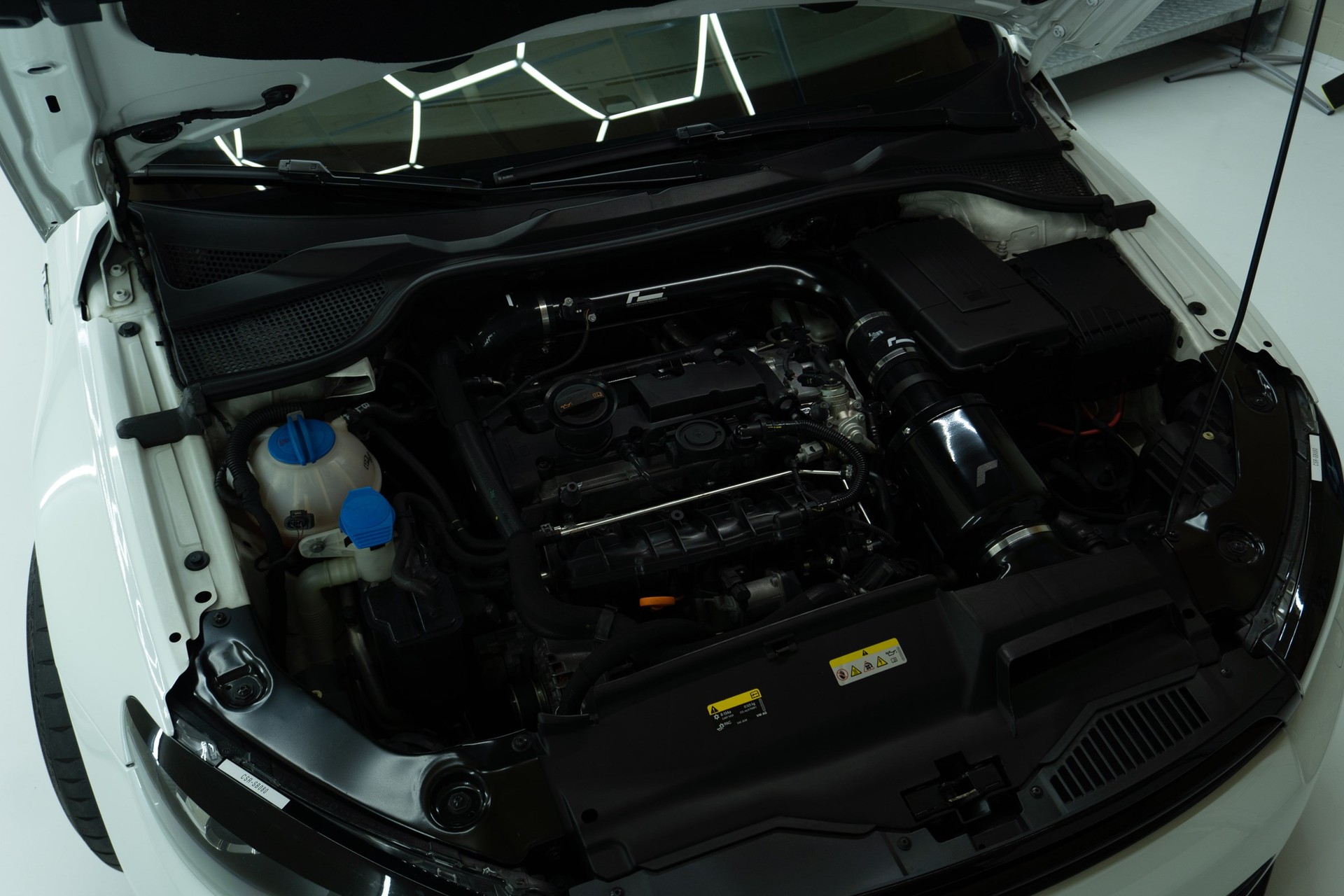 VW Scirocco 2.0 TSI R DSG-image-7