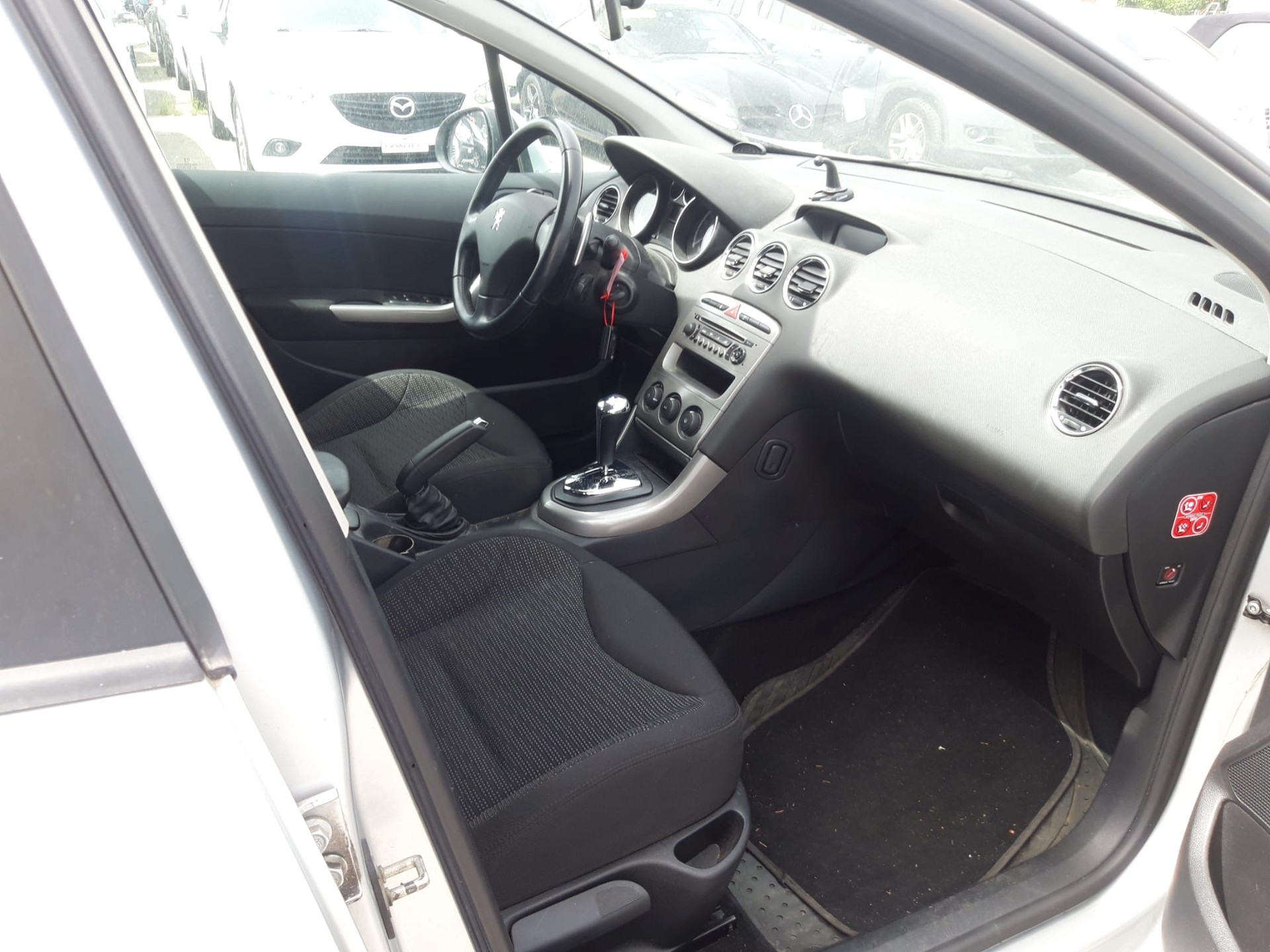 PEUGEOT 308 SW 1.6 HDI Trendy-image-5