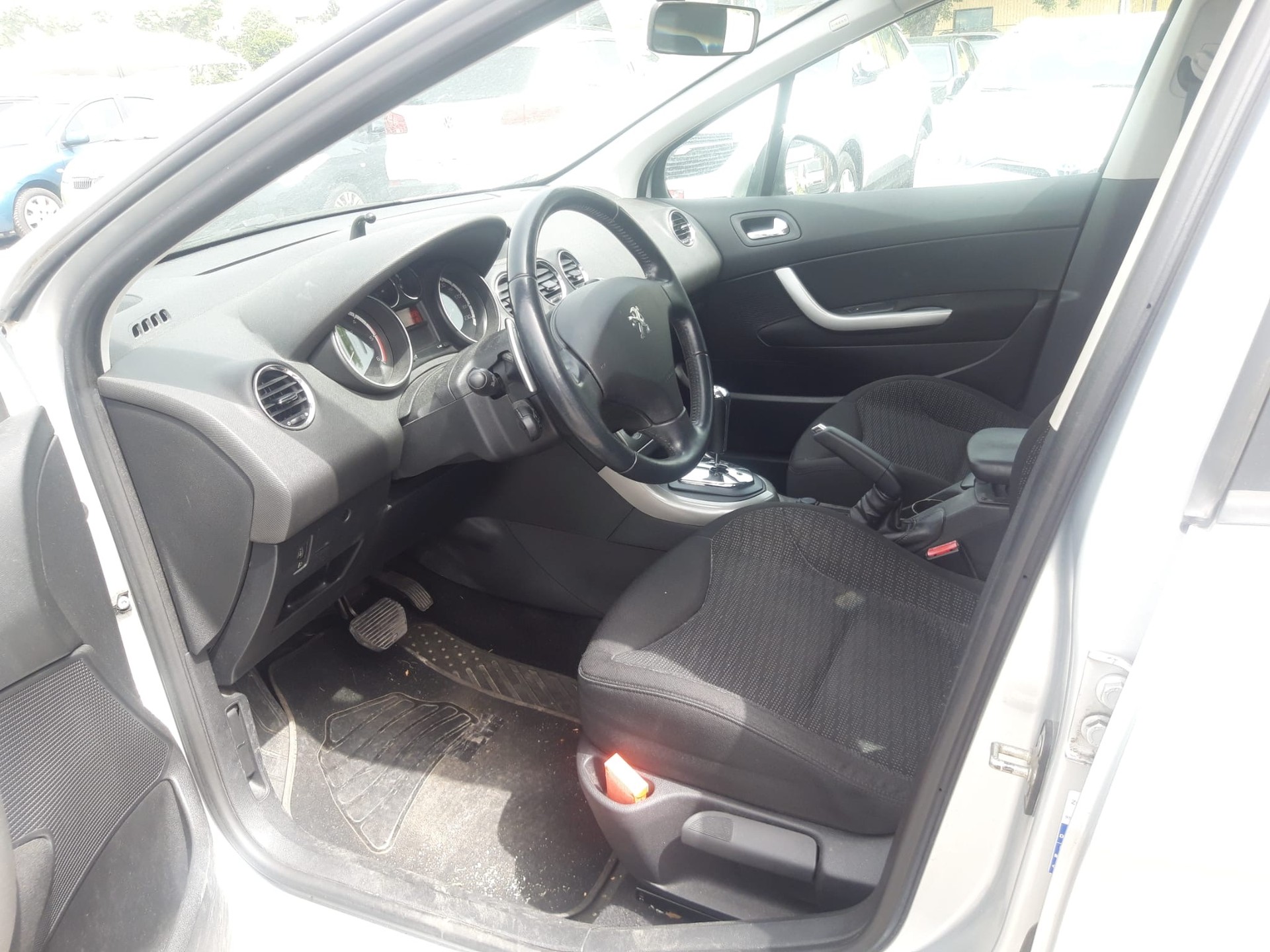 PEUGEOT 308 SW 1.6 HDI Trendy-image-4