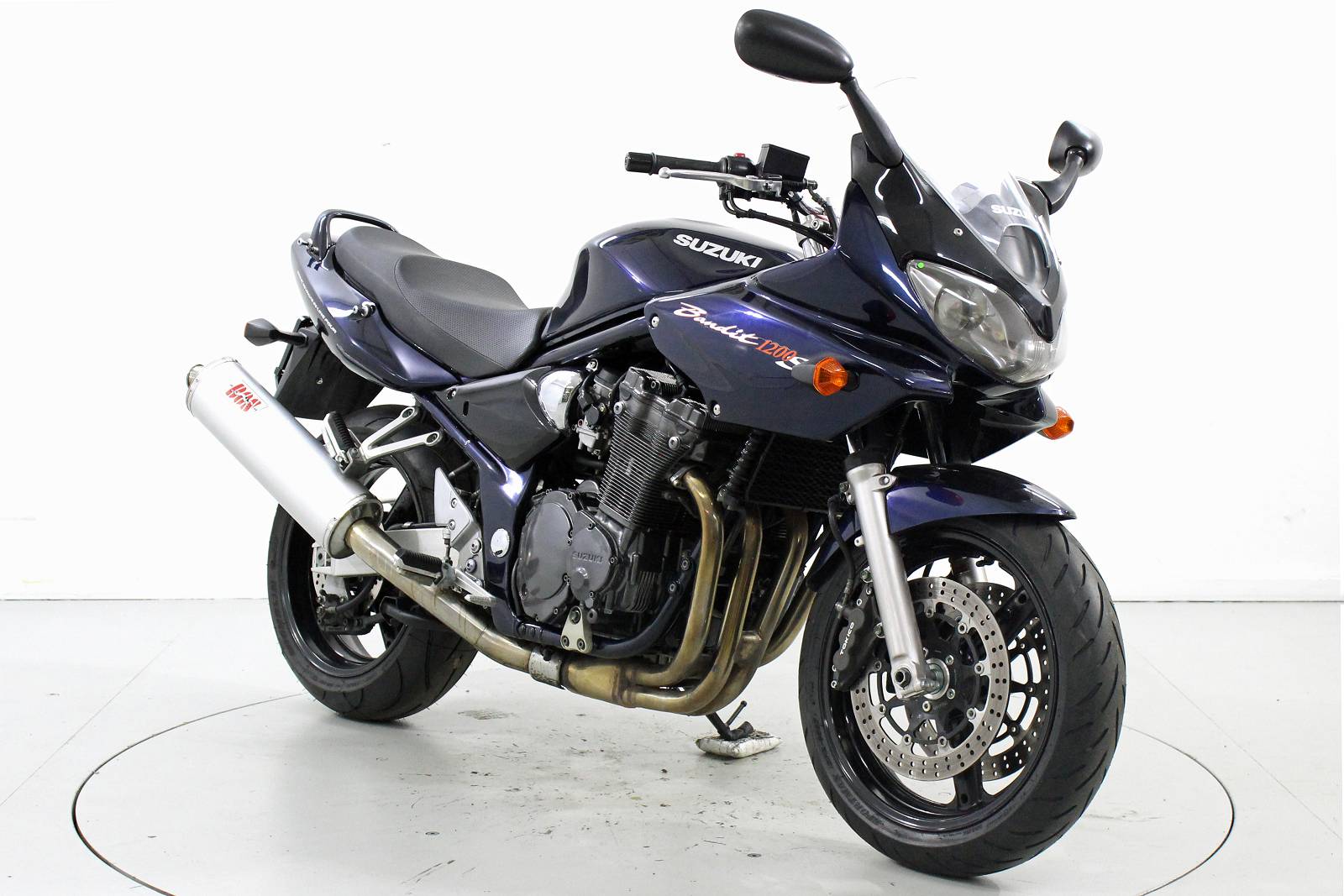 SUZUKI GSF 1200-showroom-element-1