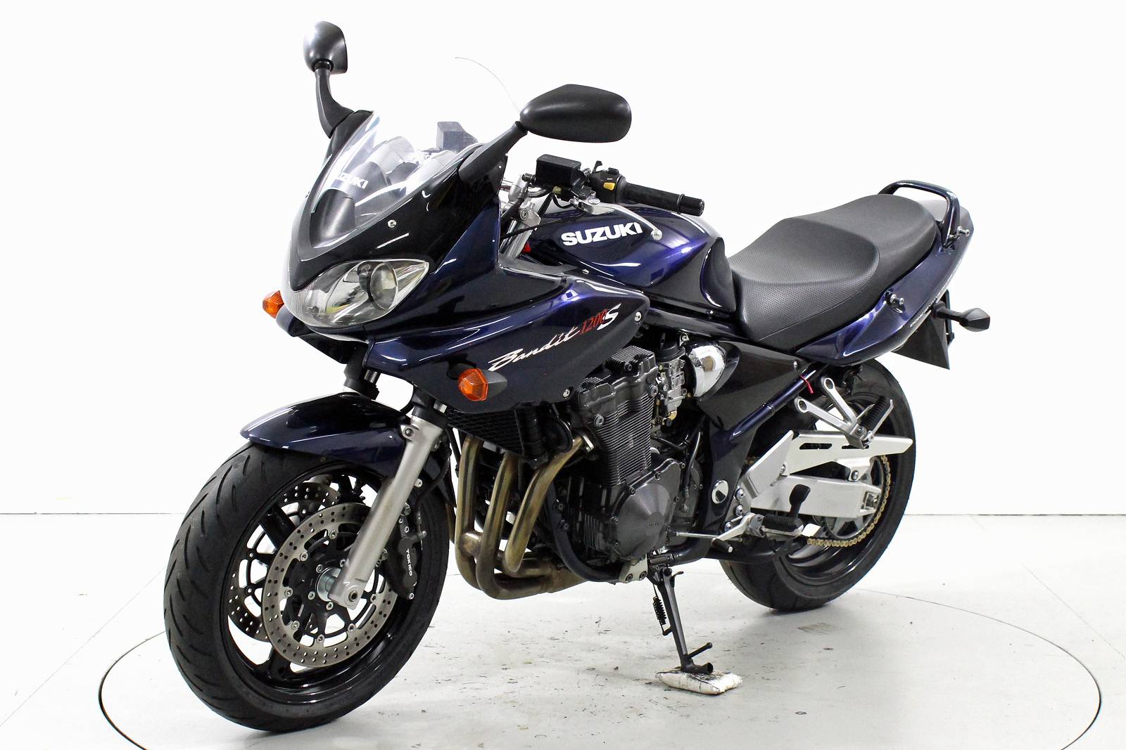 SUZUKI GSF 1200-showroom-element-2