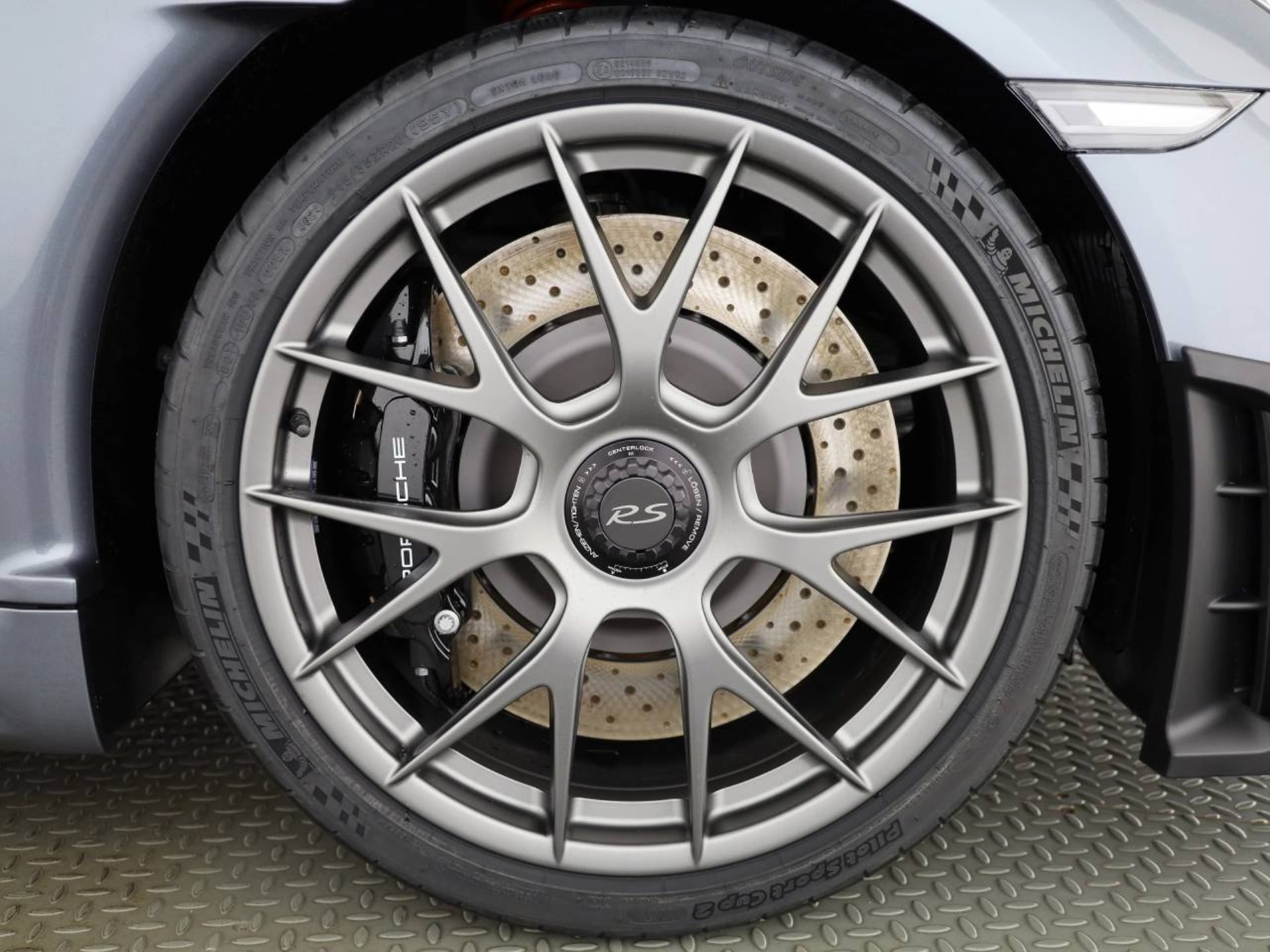 PORSCHE 718 Spyder RS-image-5