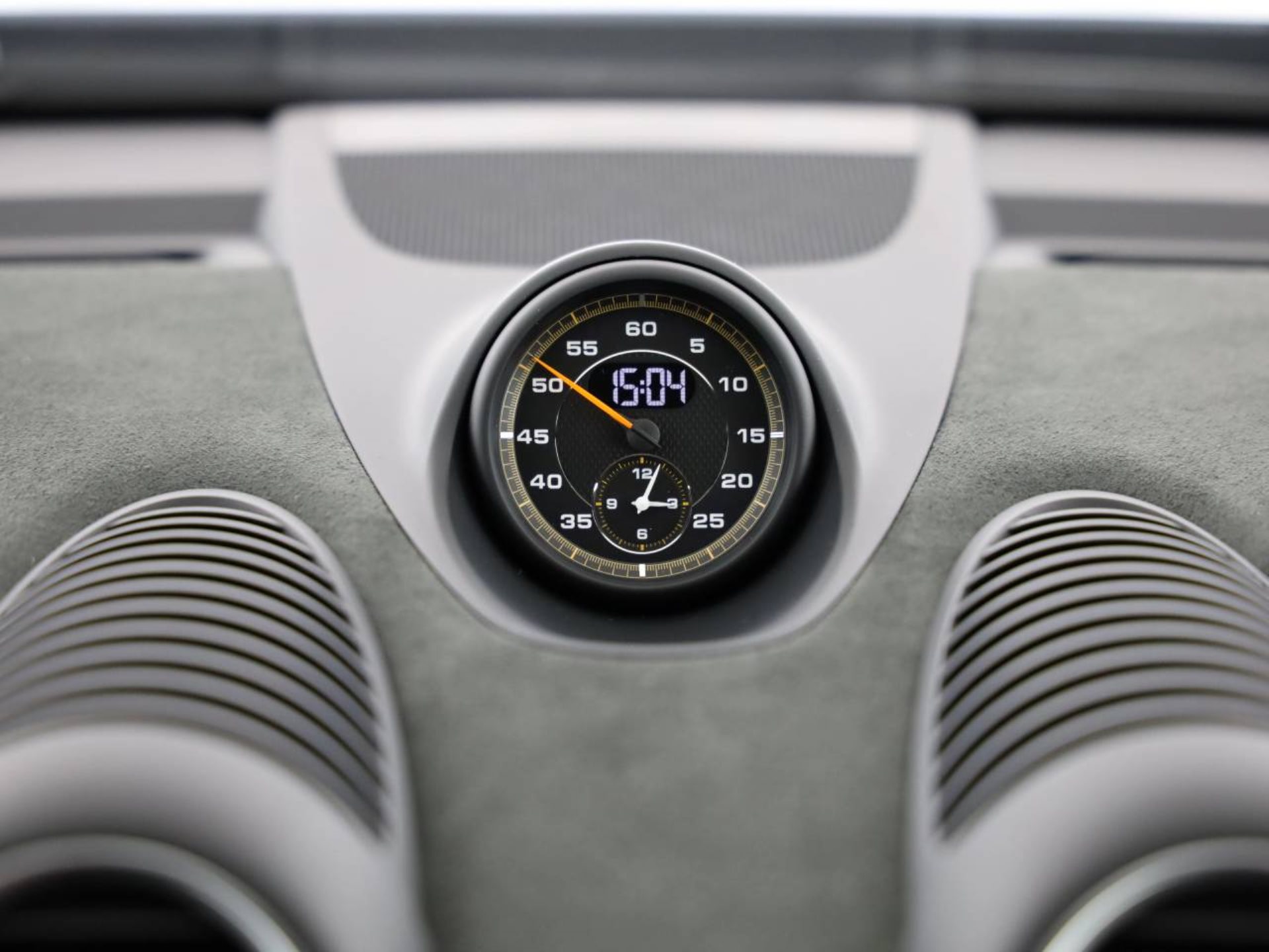 PORSCHE 718 Spyder RS-image-11