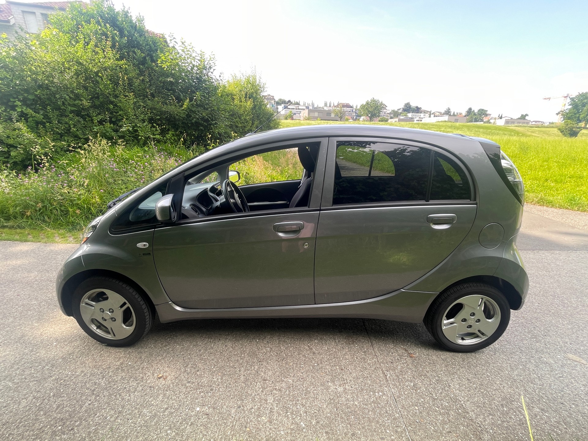 MITSUBISHI i MiEV-image-1