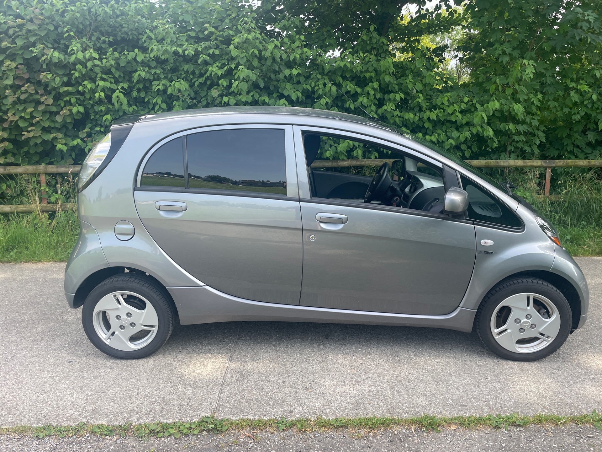 MITSUBISHI i MiEV-image-0