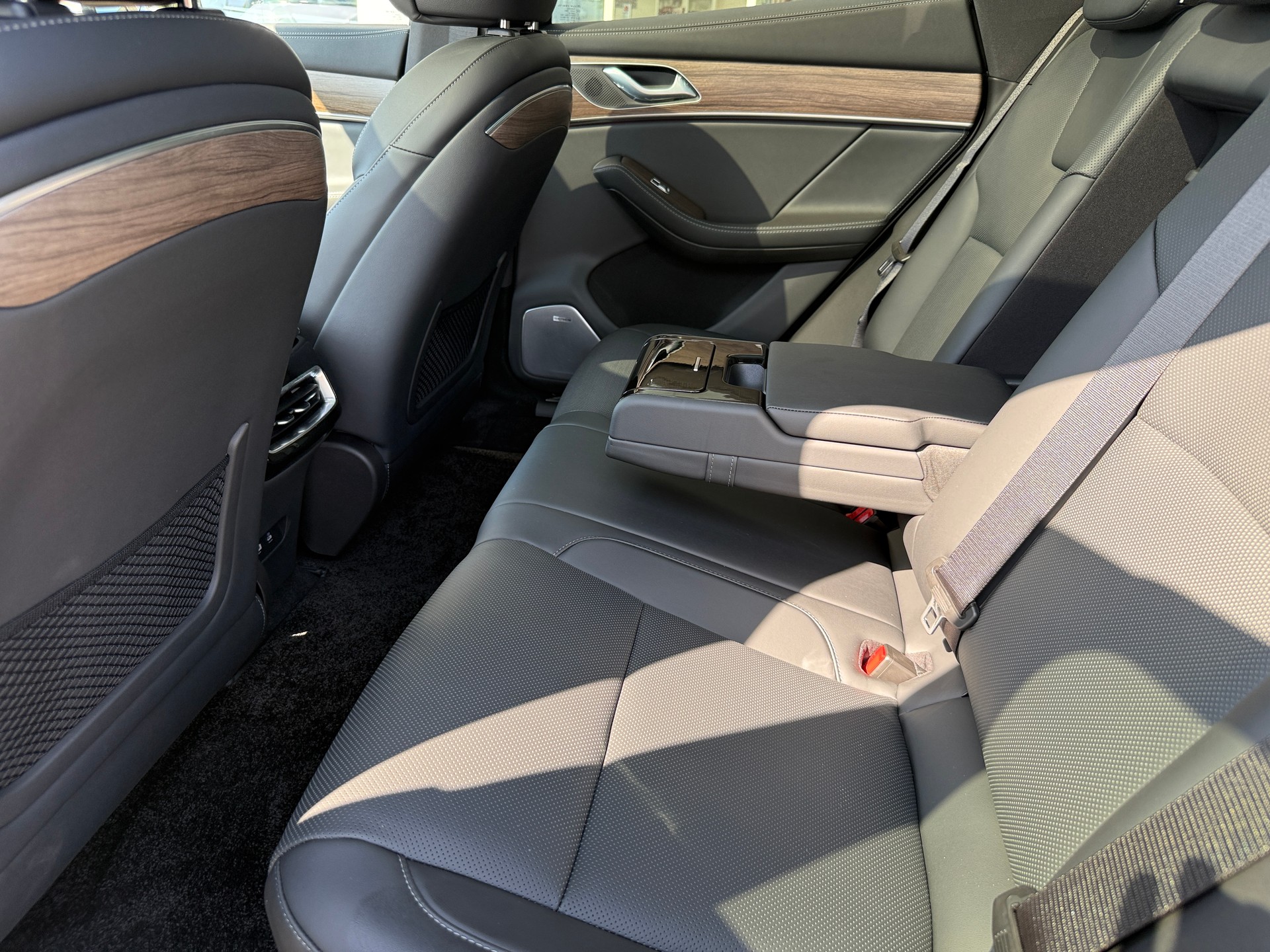 SERES 5 RWD Garage Zöllig - Finanzierung 0% Zins möglich-image-20