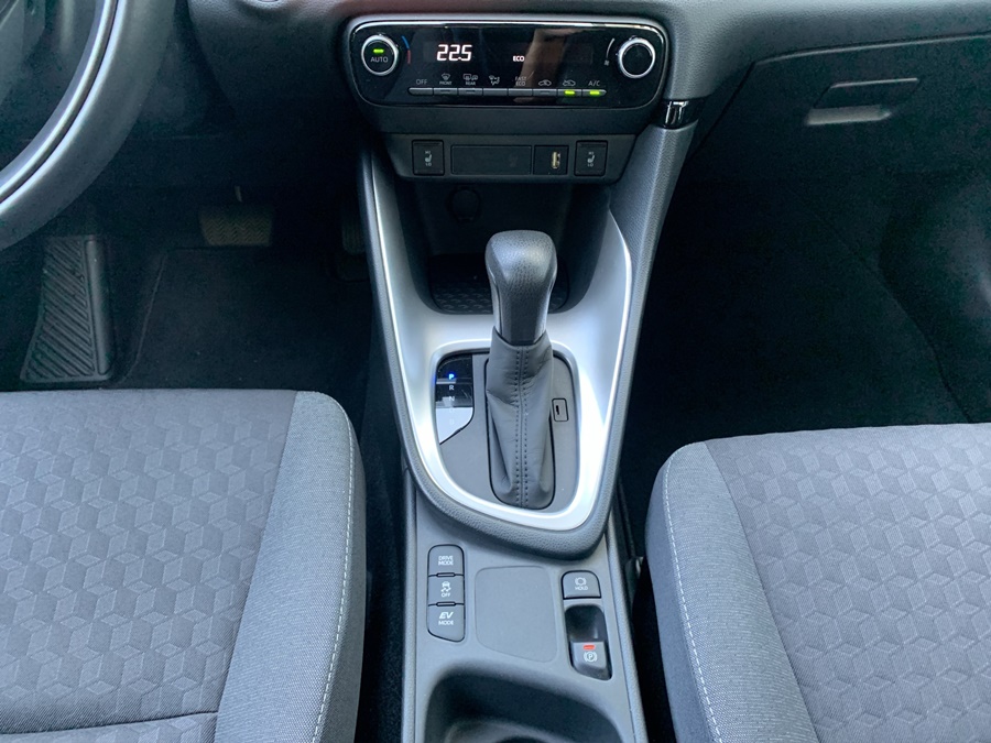TOYOTA Yaris 1.5 Trend e-CVT-image-11