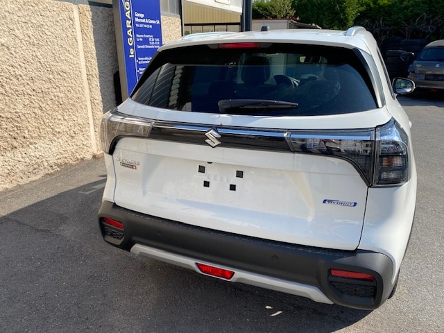 SUZUKI S-Cross 1.4 T Compact Top Hybrid 4x4-image-3