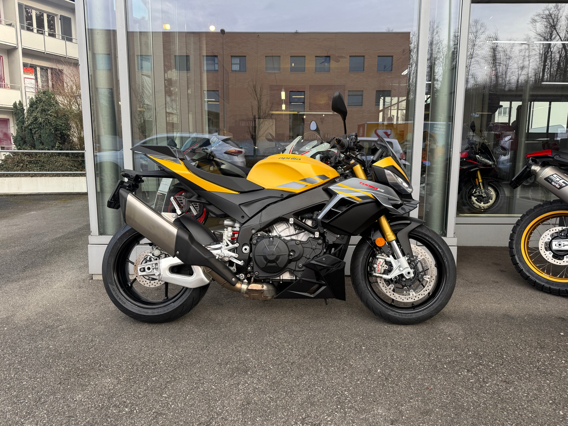 APRILIA Tuono V4 1100 E5+-showroom-element-3