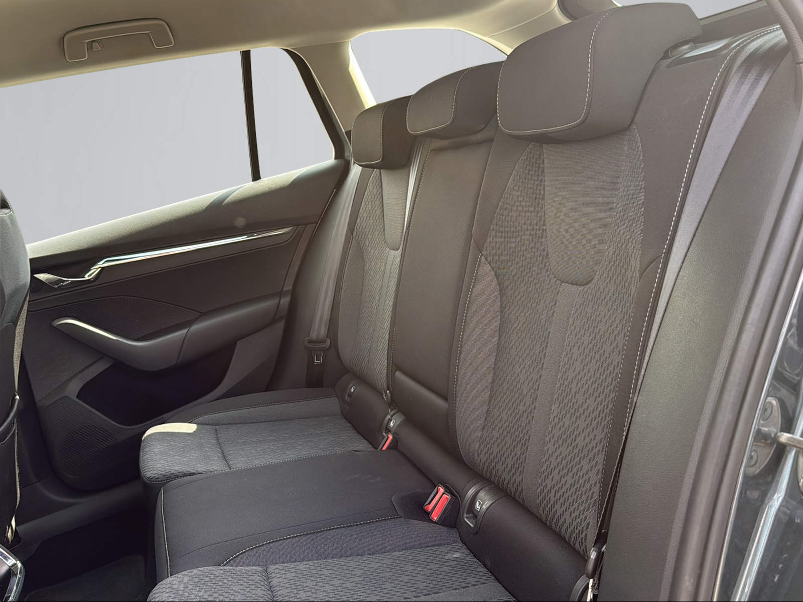 SKODA Octavia Combi 2.0 TDI DSG Style 4x4-image-5