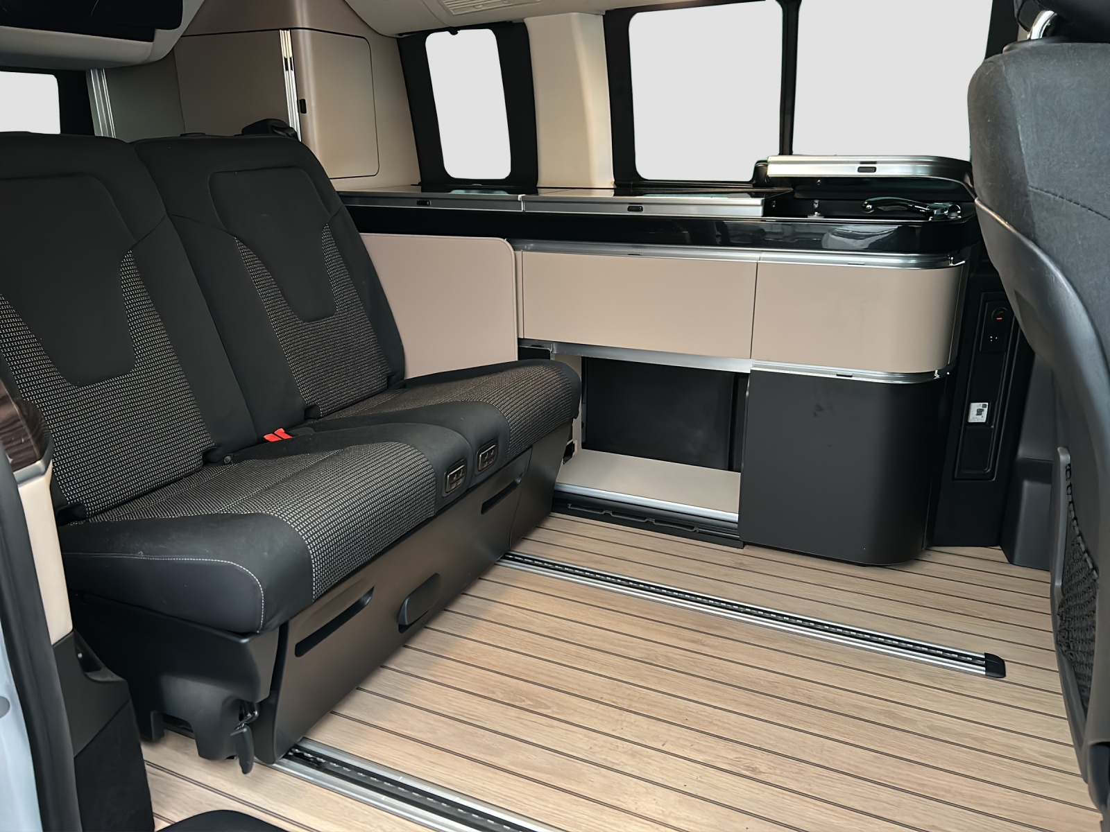 MERCEDES-BENZ Marco Polo 300 d 4M Automat AHK - Standheizung - LED Light System-image-6