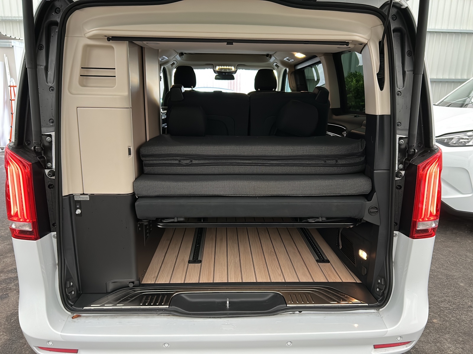 MERCEDES-BENZ Marco Polo 300 d 4M Automat AHK - Standheizung - LED Light System-image-9