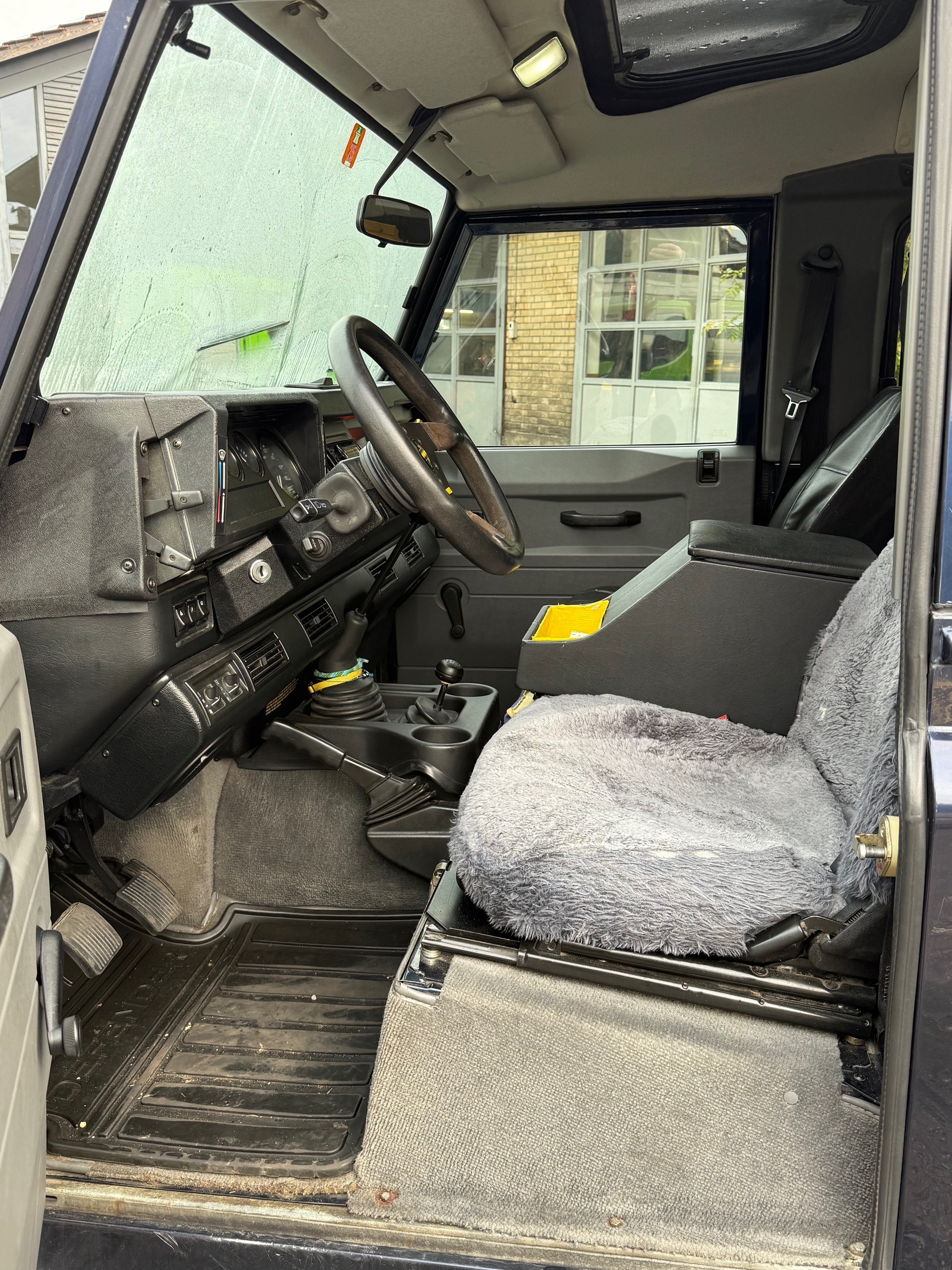 LAND ROVER Defender 90 SW 2.5 Td5-image-8