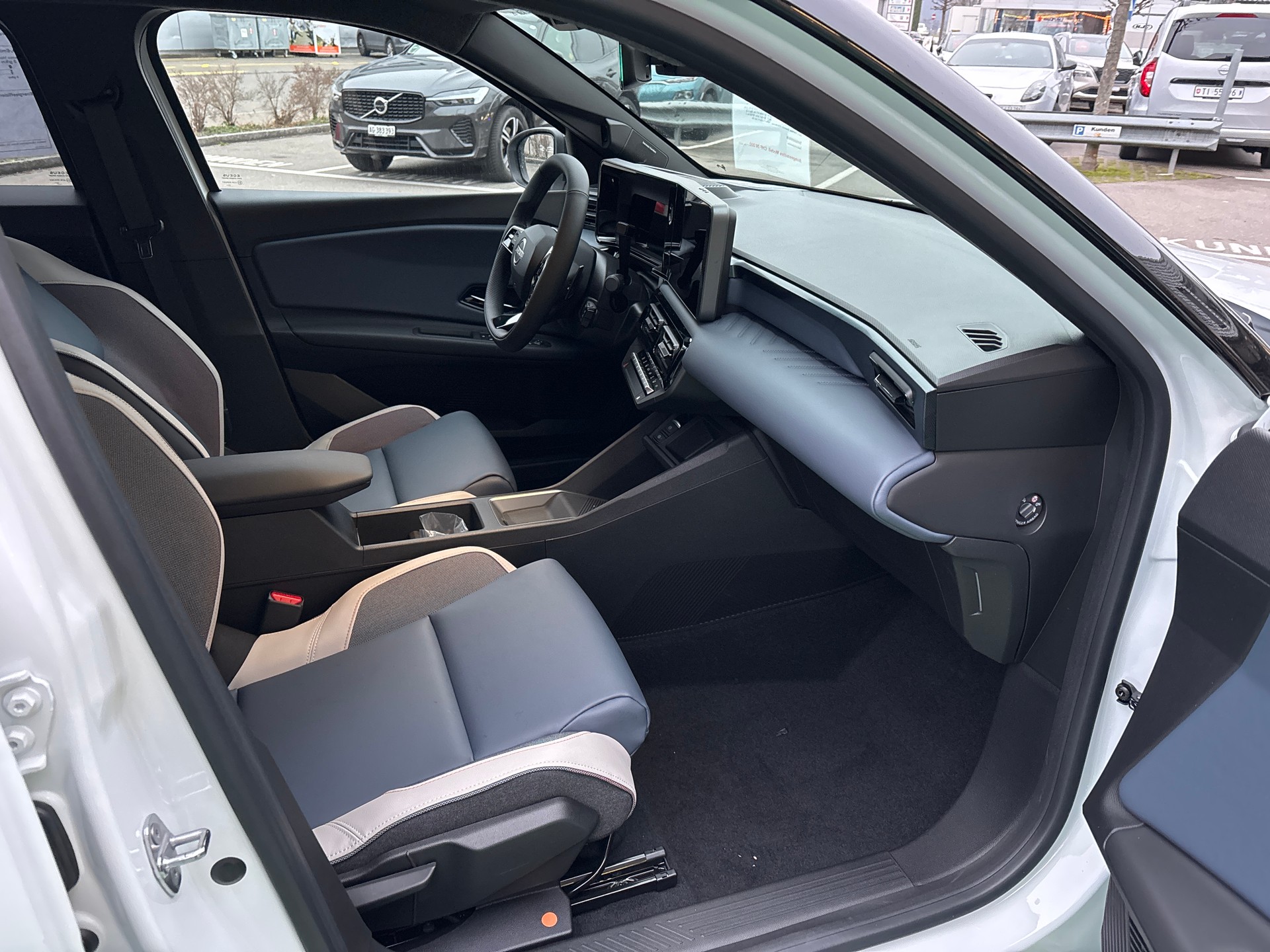 NISSAN Micra 52kWh Evolve-image-13
