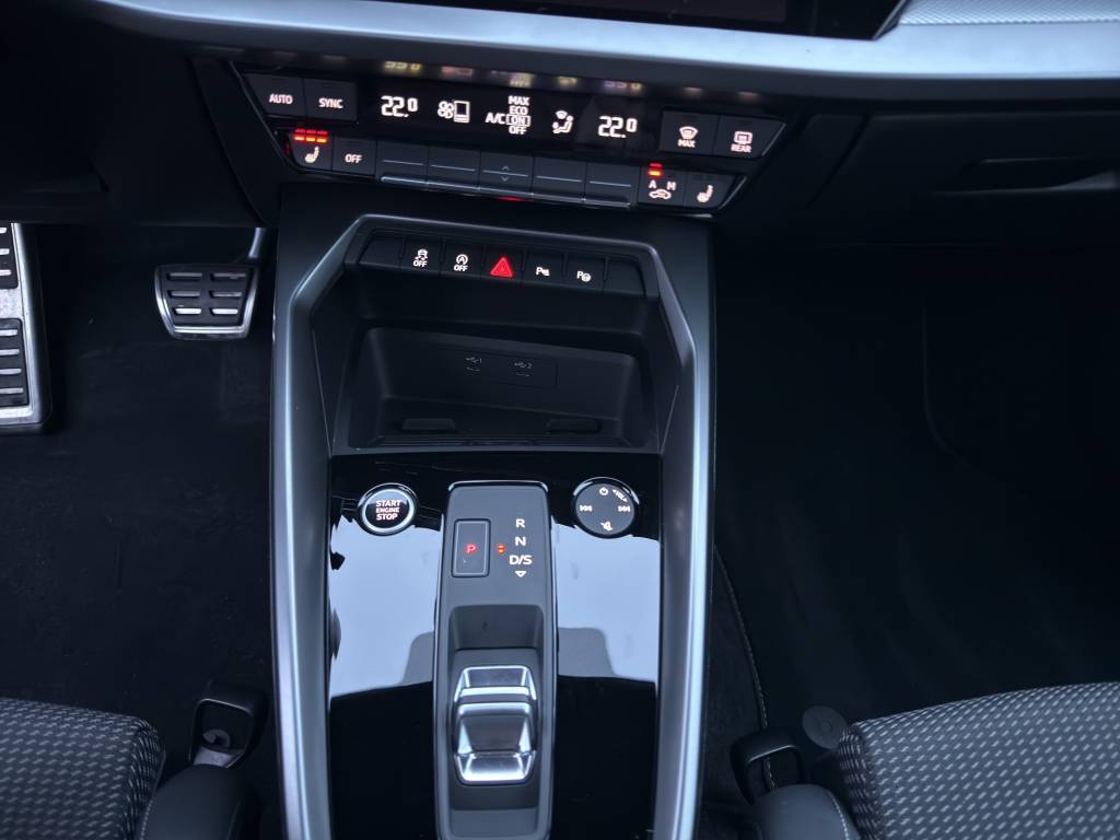 AUDI A3 Sportback 40 TFSI S line quattro S-tronic-image-6