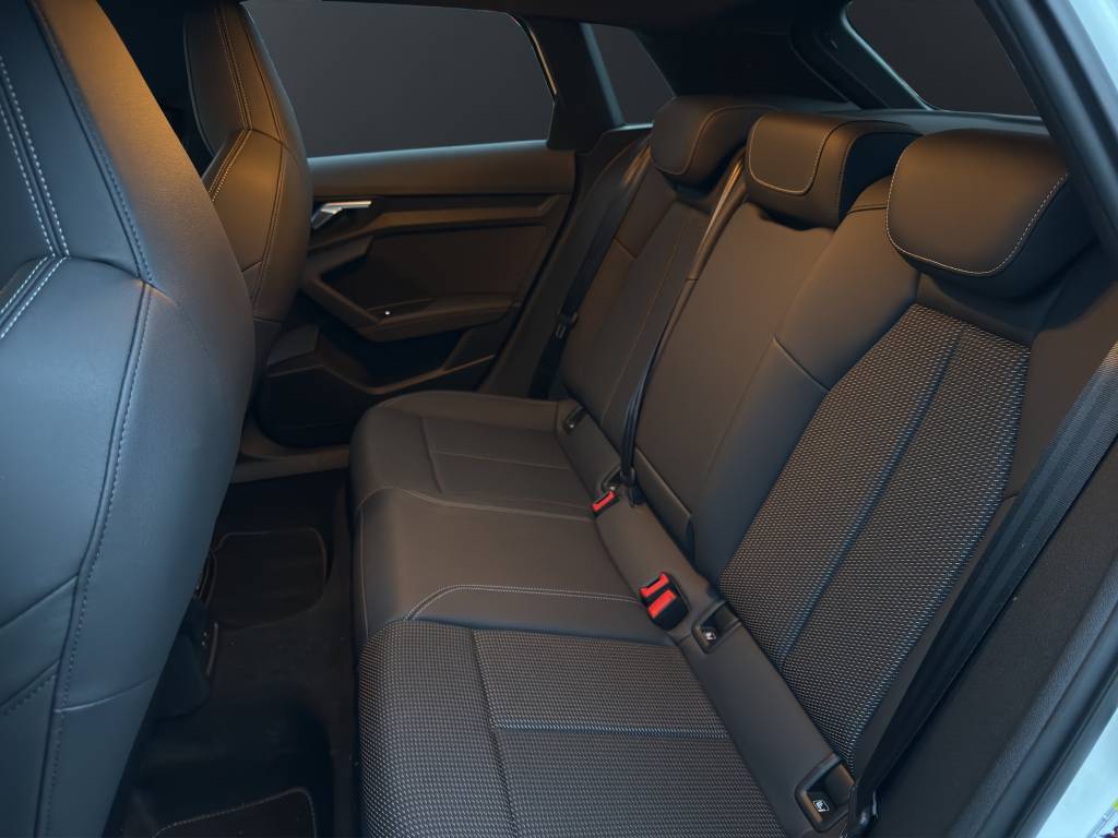 AUDI A3 Sportback 40 TFSI S line quattro S-tronic-image-8