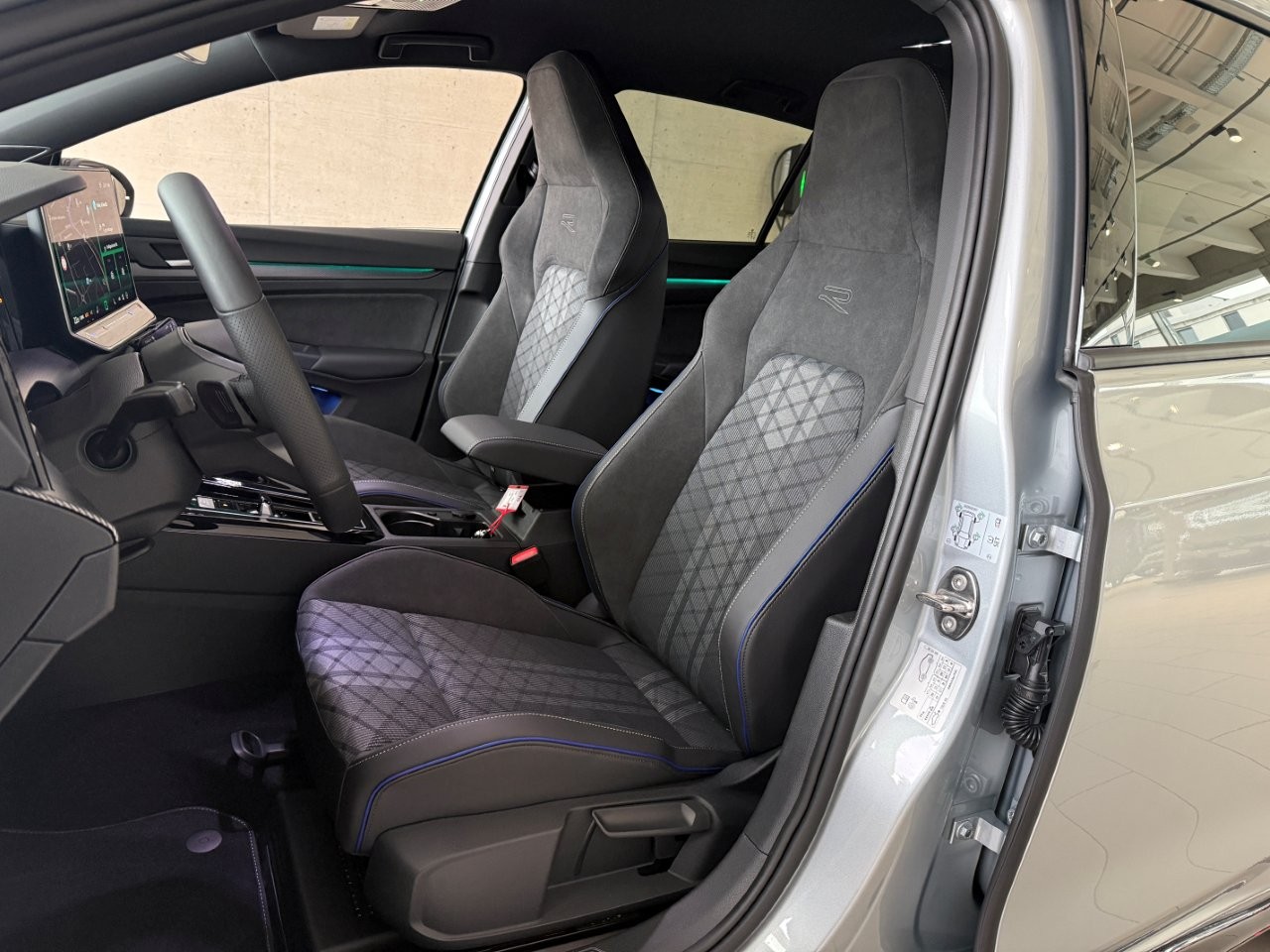 VW Golf 1.5 e TSI mHEV R-Line DSG-image-3
