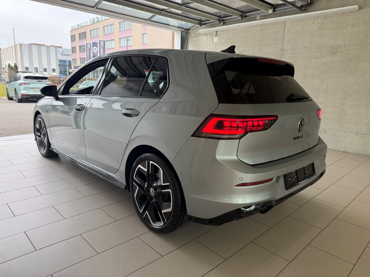 VW Golf 1.5 e TSI mHEV R-Line DSG-image-2