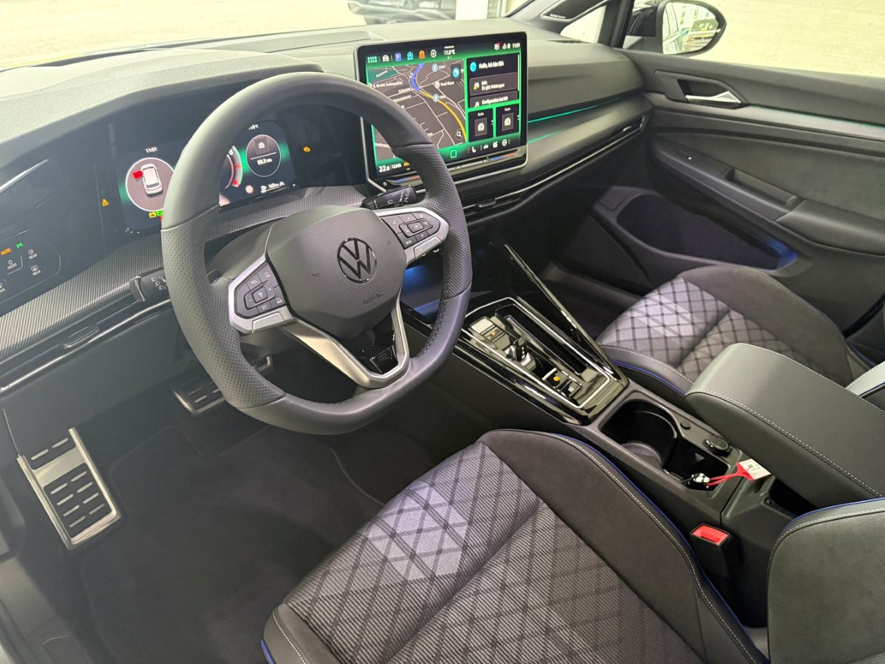 VW Golf 1.5 e TSI mHEV R-Line DSG-image-4