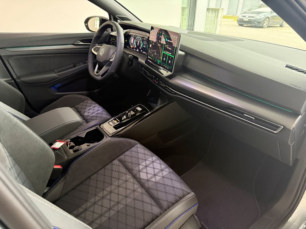 VW Golf 1.5 e TSI mHEV R-Line DSG-image-6