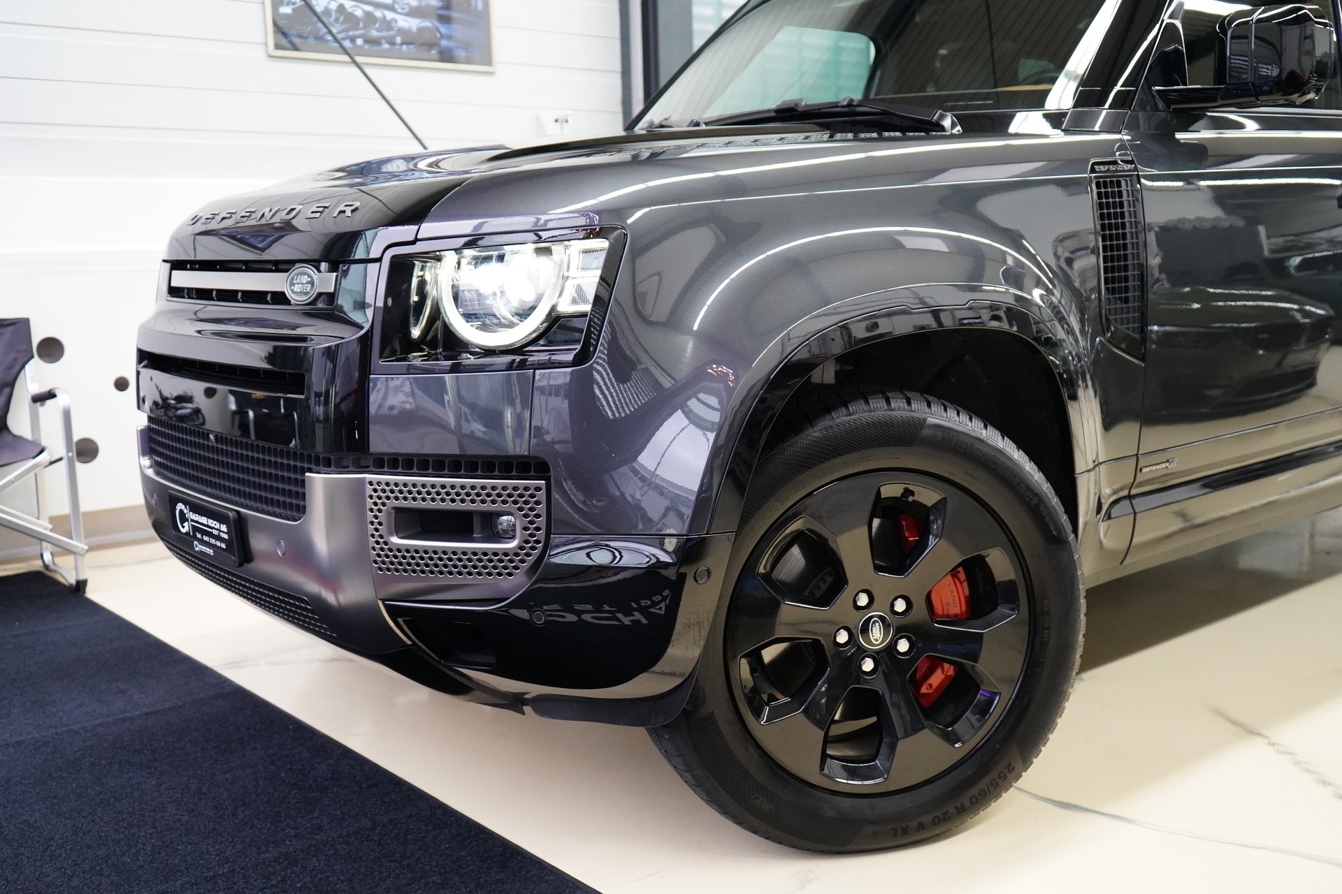 LAND ROVER Defender 110 3.0 D I6 300 X-Dynamic HSE AWD AT8-image-3