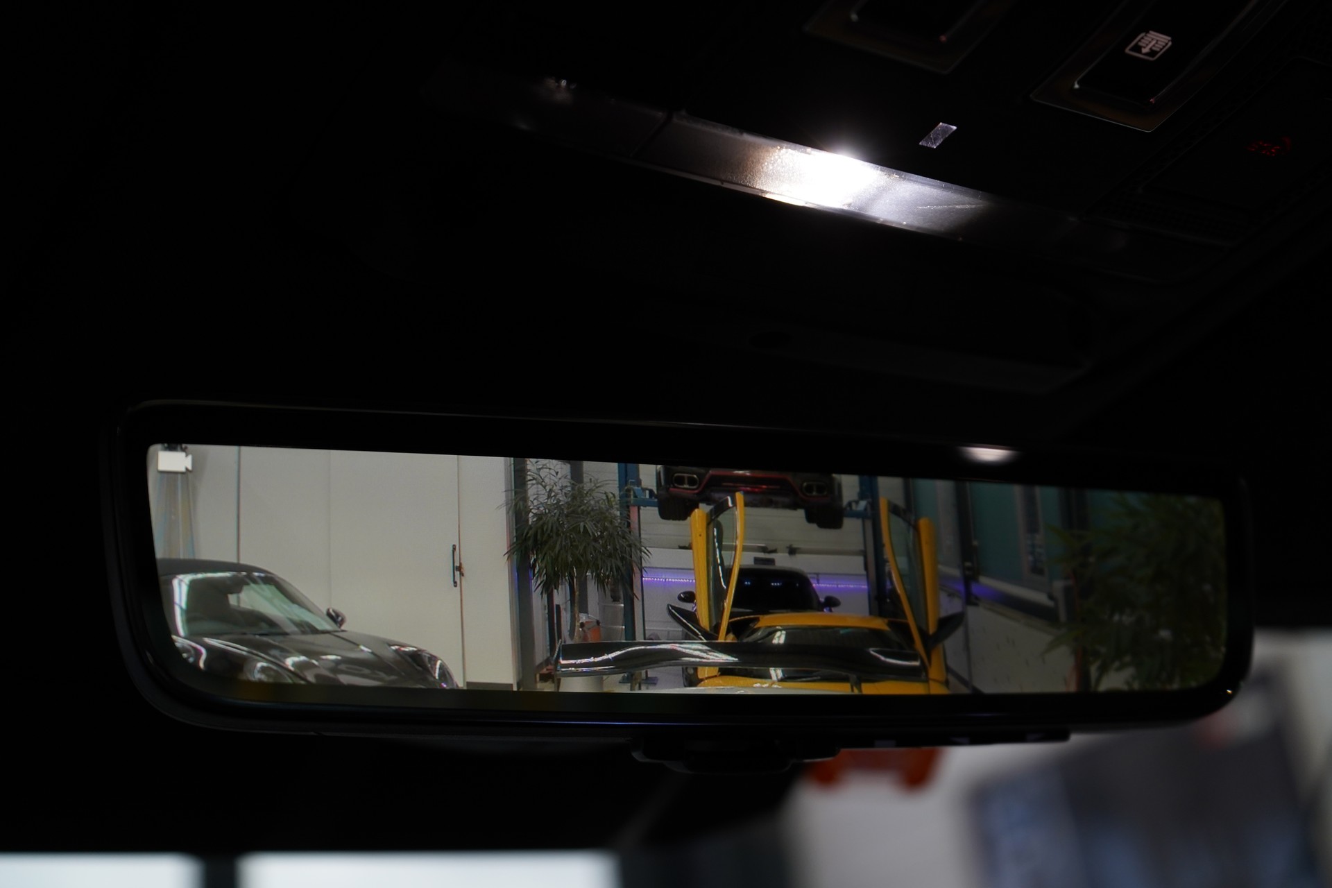 LAND ROVER Defender 110 3.0 D I6 300 X-Dynamic HSE AWD AT8-image-17