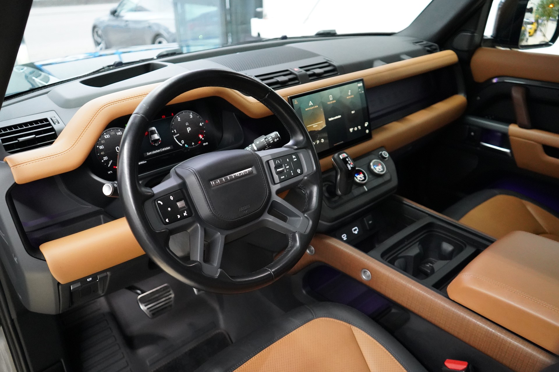 LAND ROVER Defender 110 3.0 D I6 300 X-Dynamic HSE AWD AT8-image-14