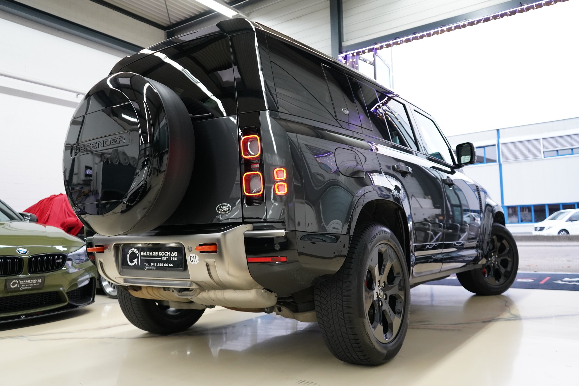 LAND ROVER Defender 110 3.0 D I6 300 X-Dynamic HSE AWD AT8-image-8