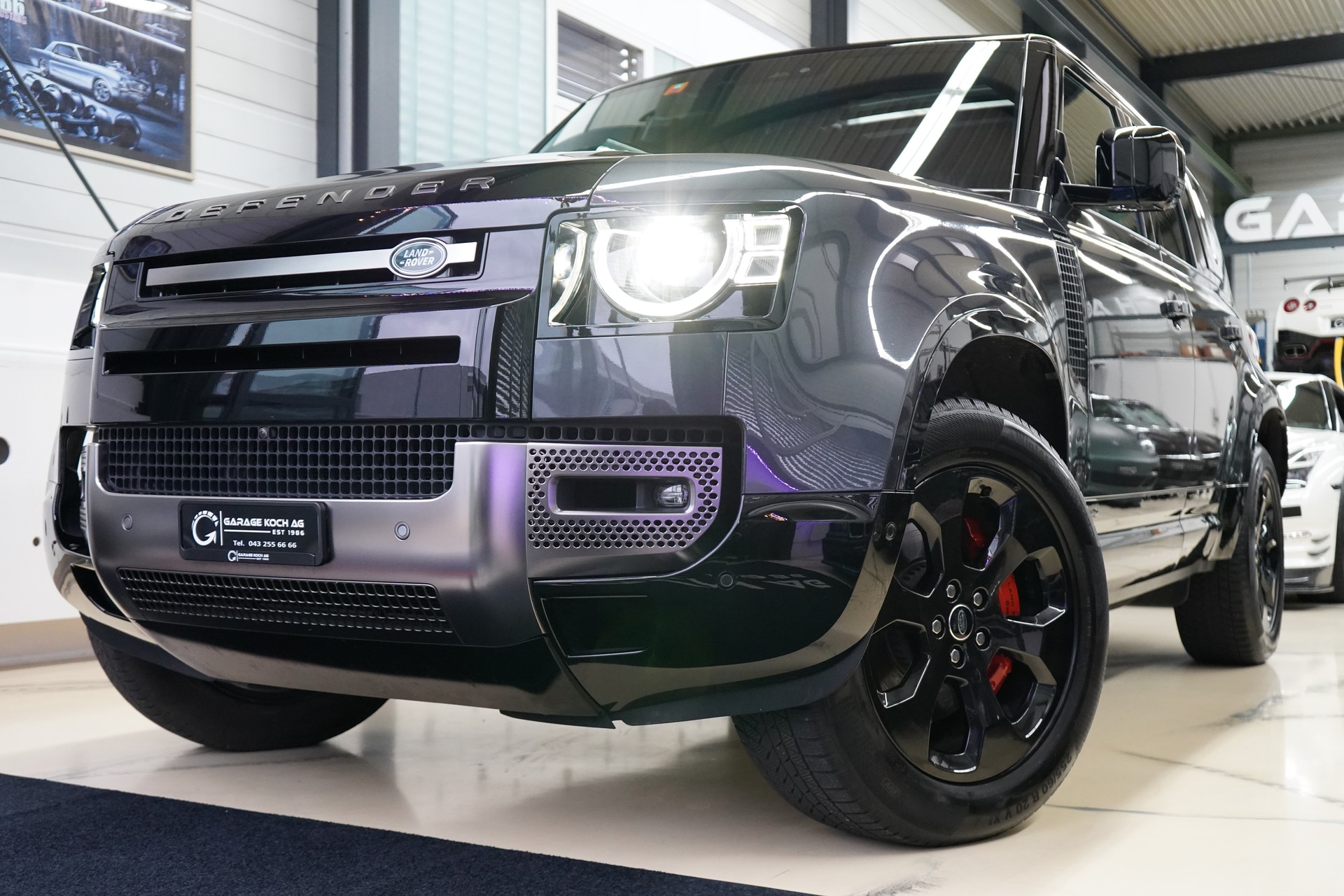 LAND ROVER Defender 110 3.0 D I6 300 X-Dynamic HSE AWD AT8-image-1