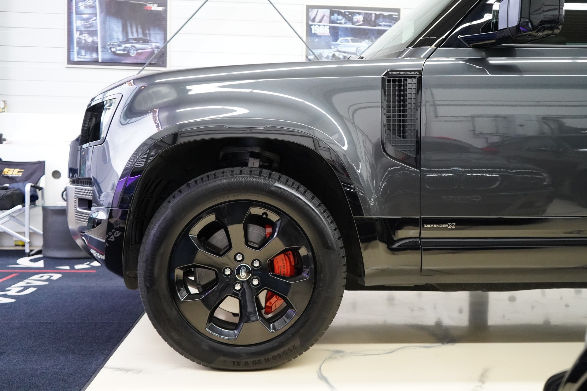 LAND ROVER Defender 110 3.0 D I6 300 X-Dynamic HSE AWD AT8-image-12