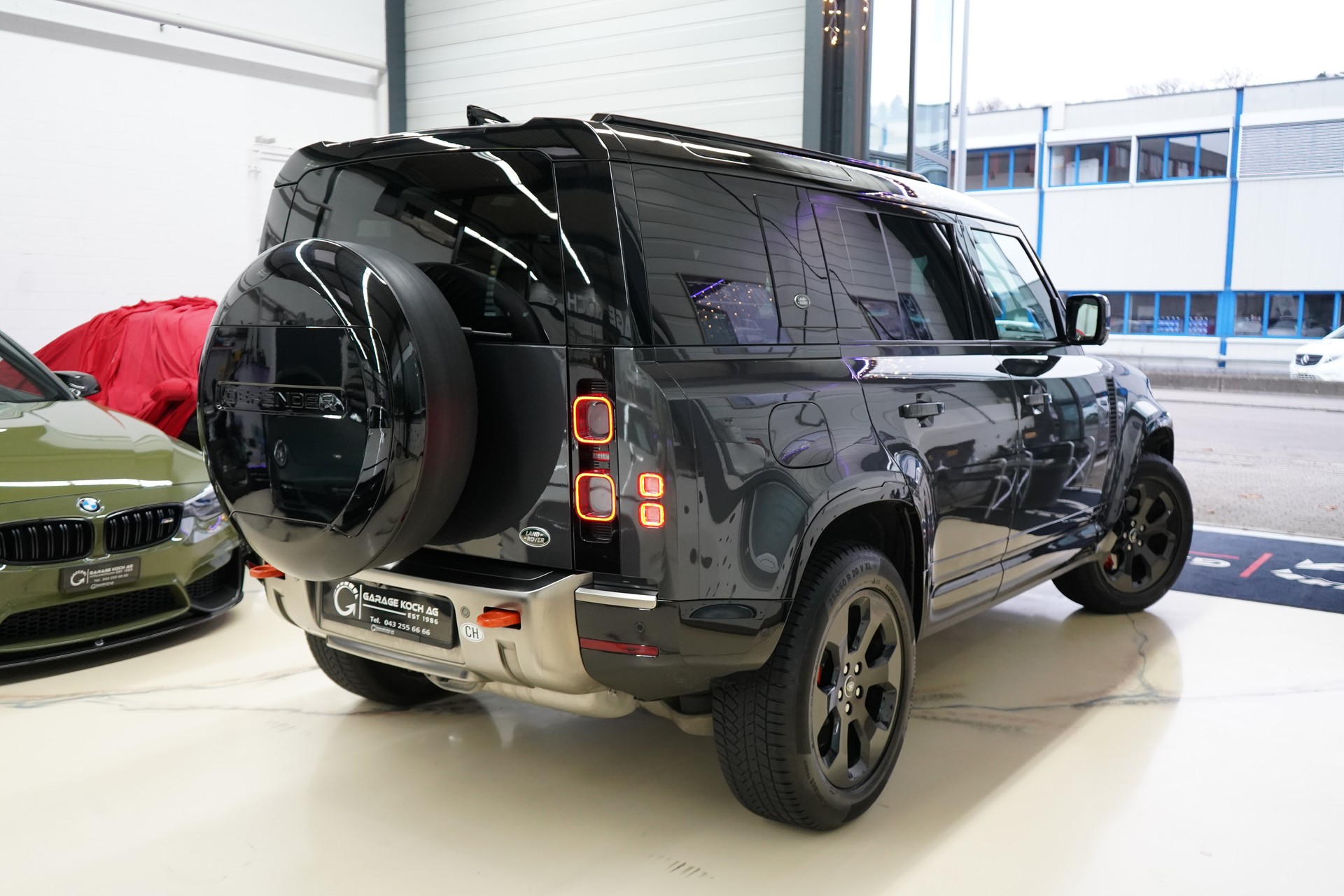 LAND ROVER Defender 110 3.0 D I6 300 X-Dynamic HSE AWD AT8-image-7