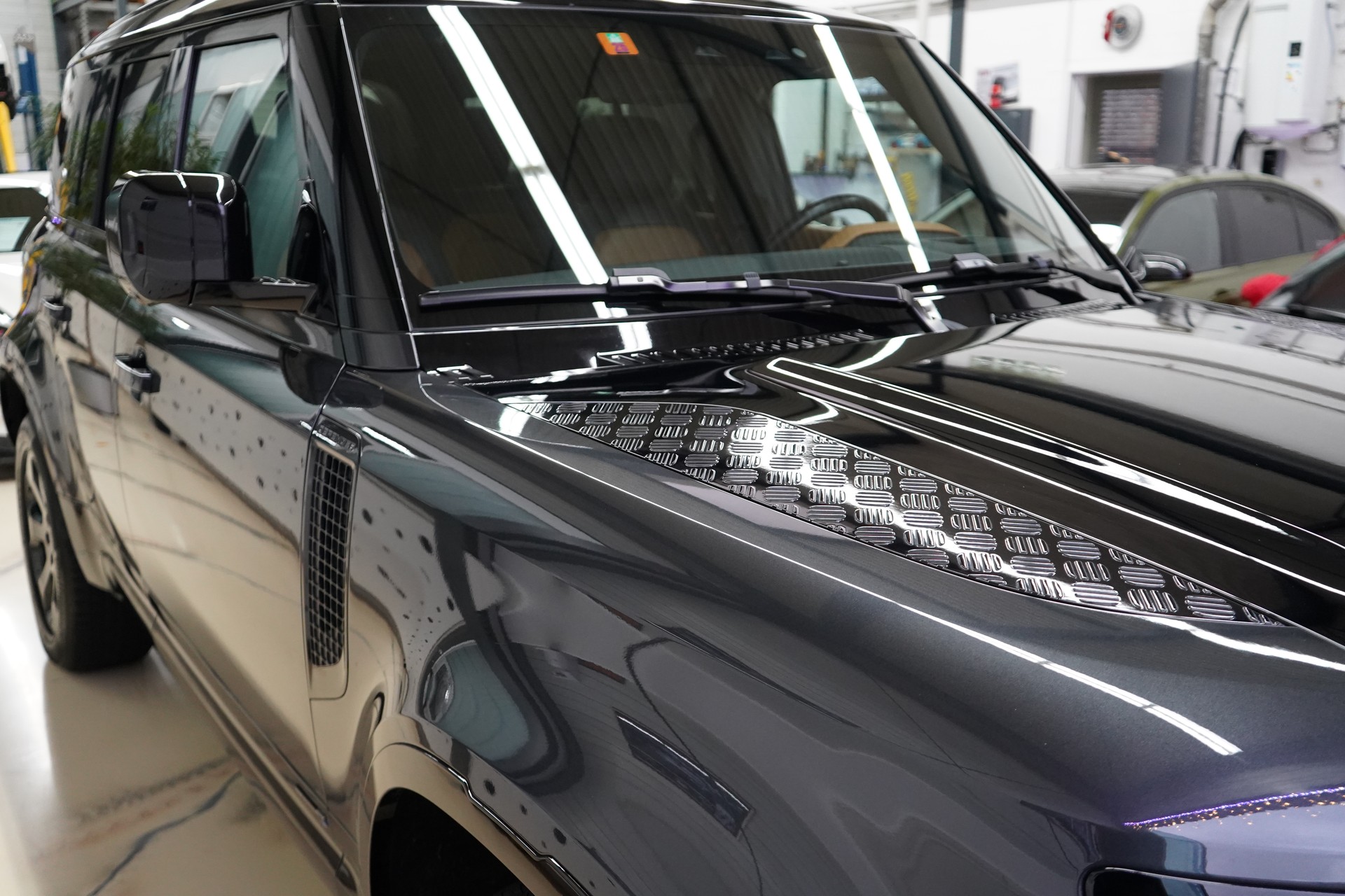 LAND ROVER Defender 110 3.0 D I6 300 X-Dynamic HSE AWD AT8-image-11