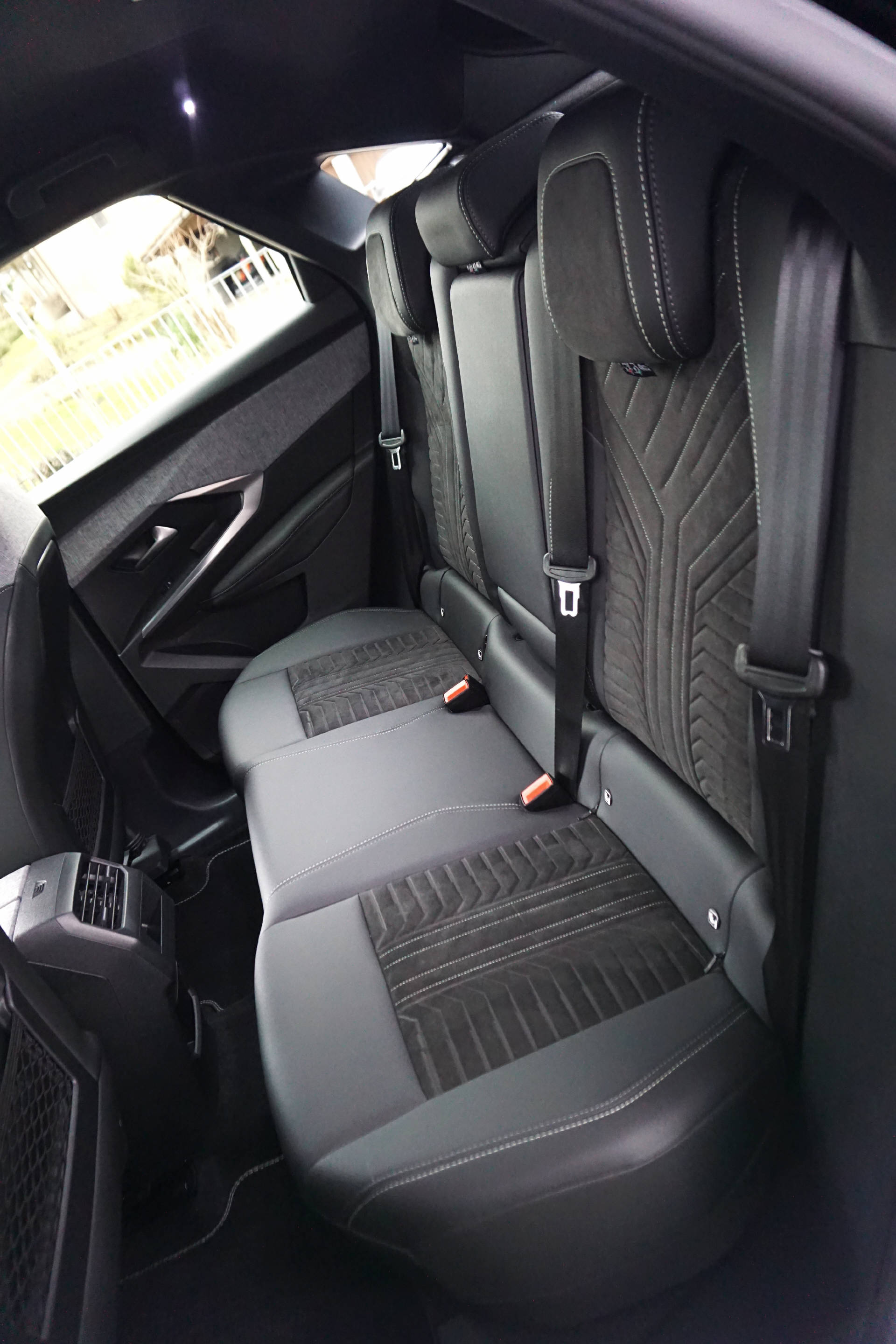 PEUGEOT 3008 1.2 Hybrid GT-image-7