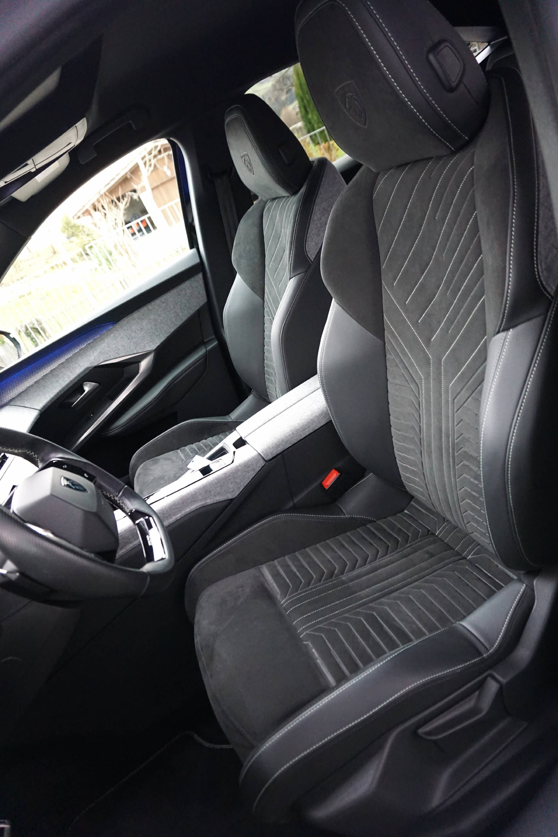 PEUGEOT 3008 1.2 Hybrid GT-image-6