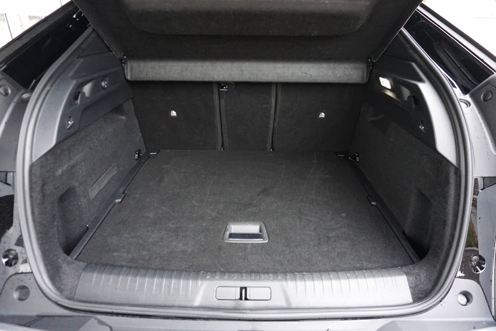 PEUGEOT 3008 1.2 Hybrid GT-image-8