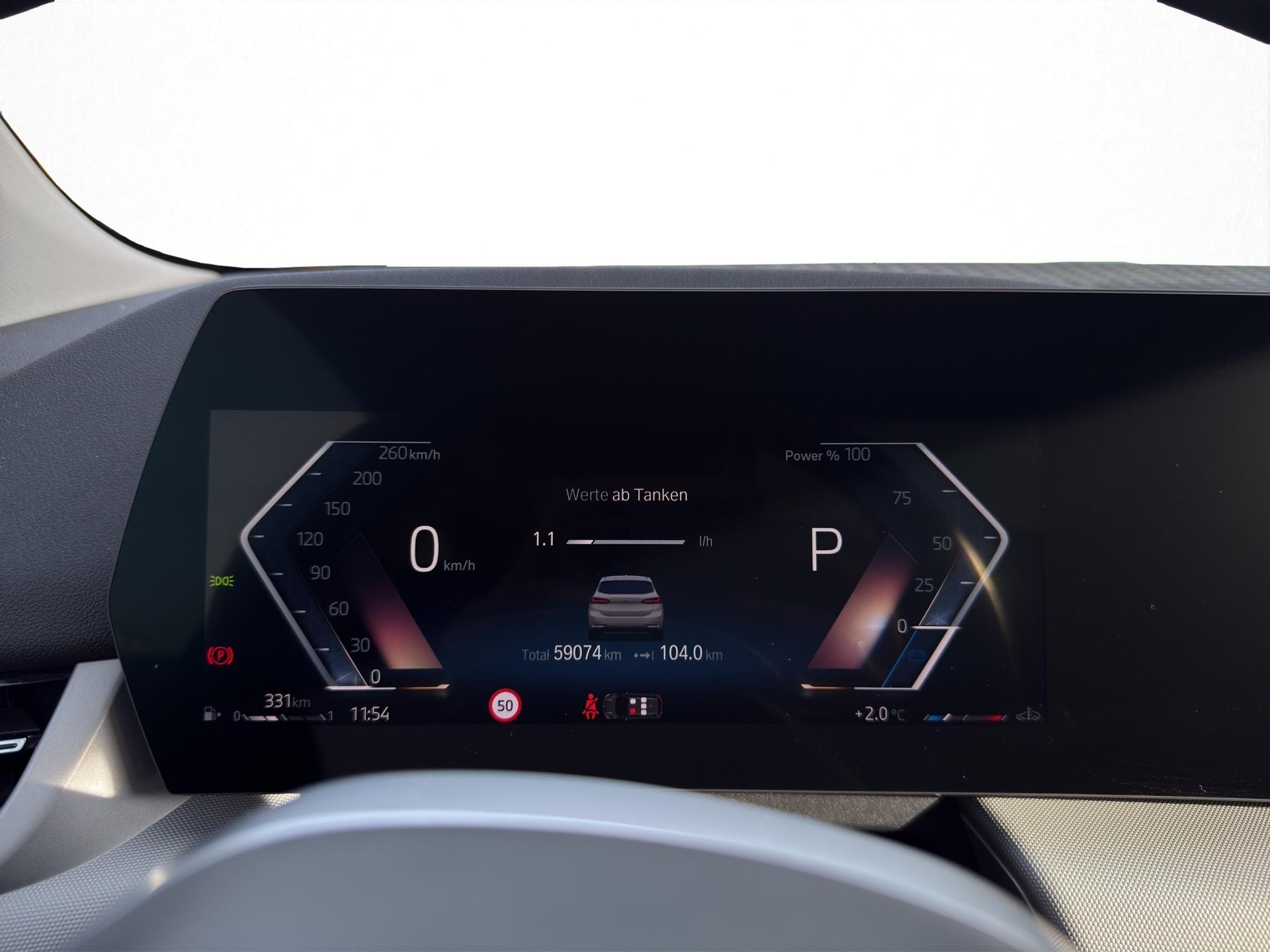 BMW 218i Active Tourer-image-18