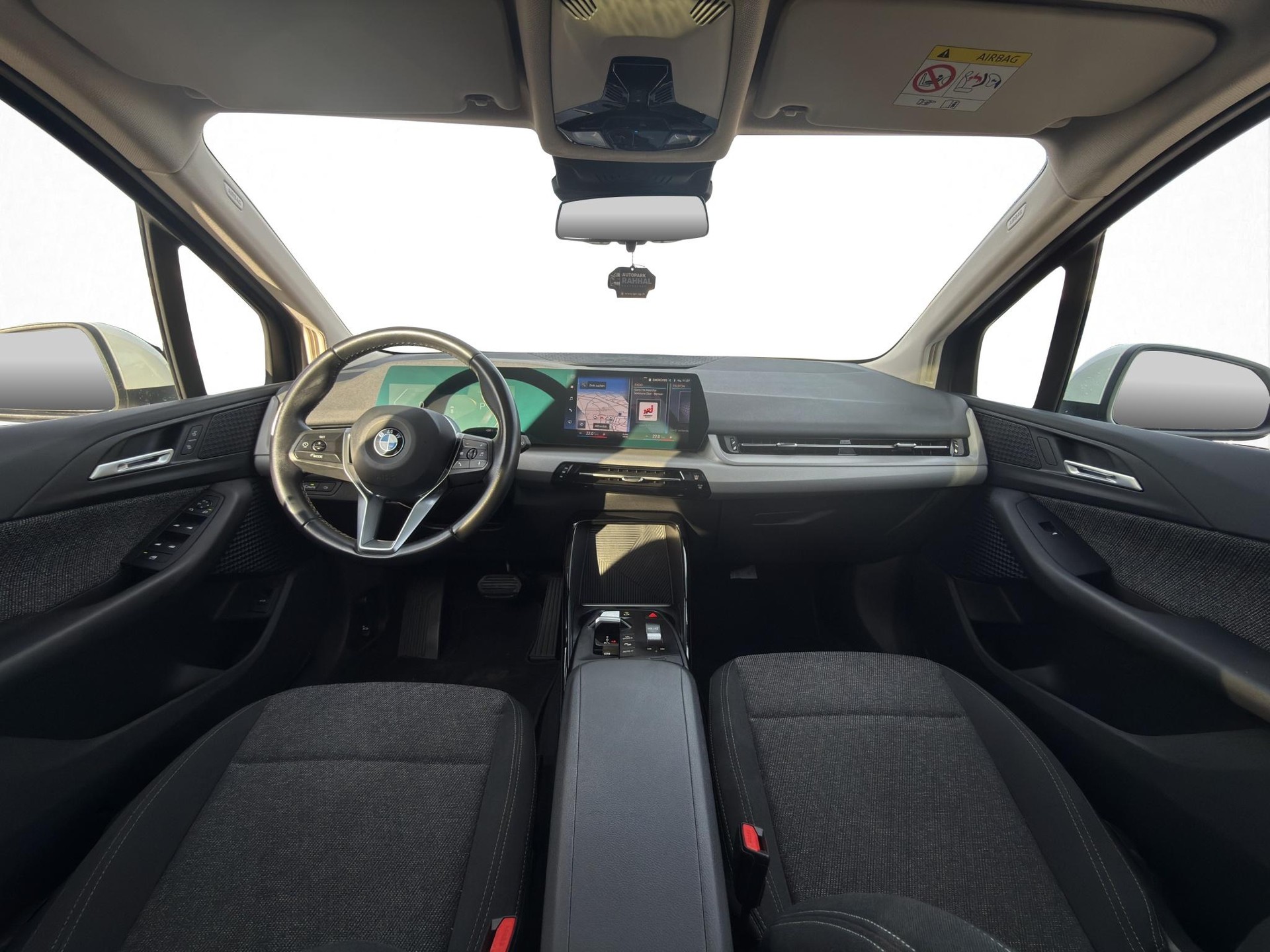 BMW 218i Active Tourer-image-14