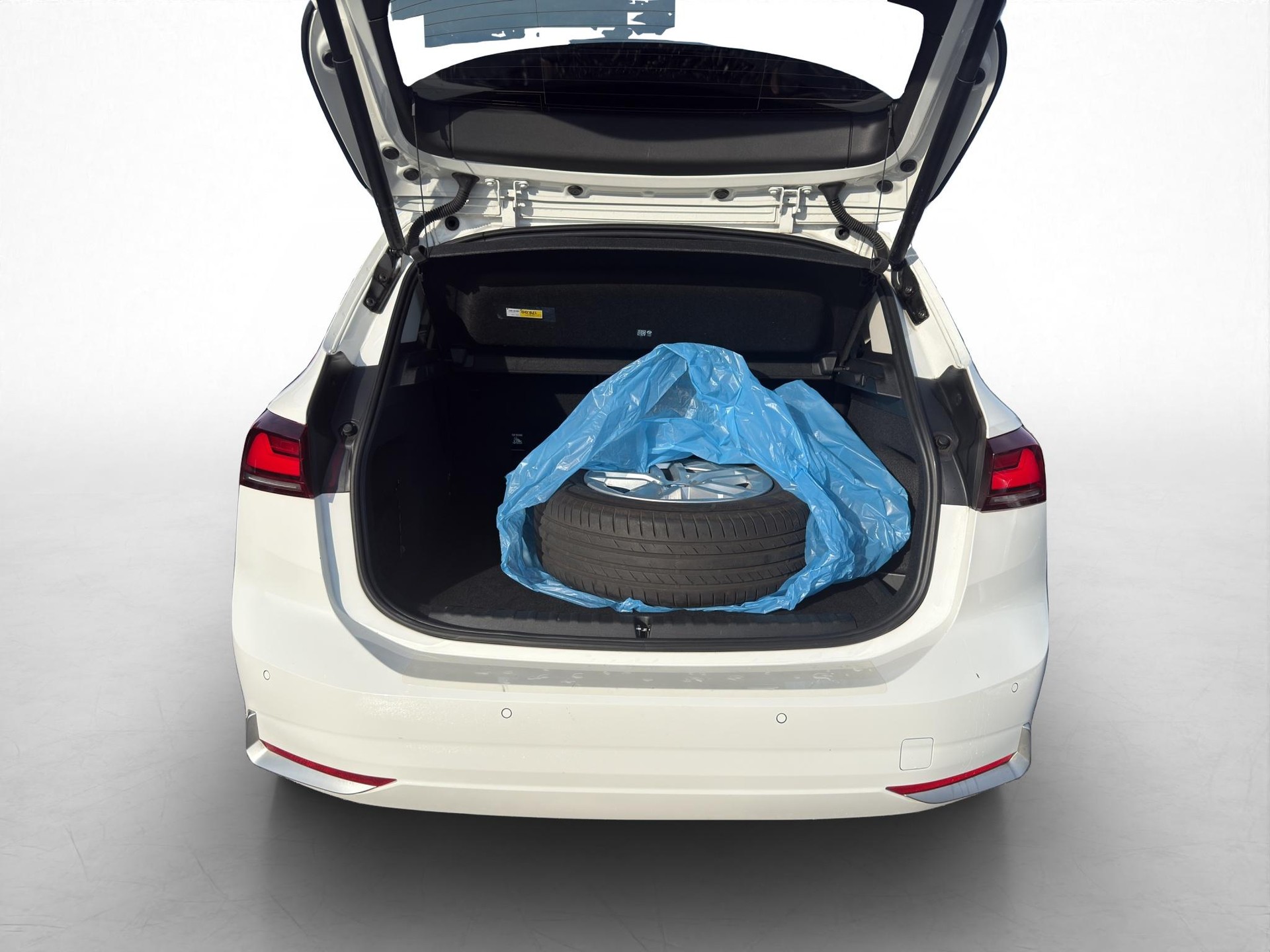 BMW 218i Active Tourer-image-6
