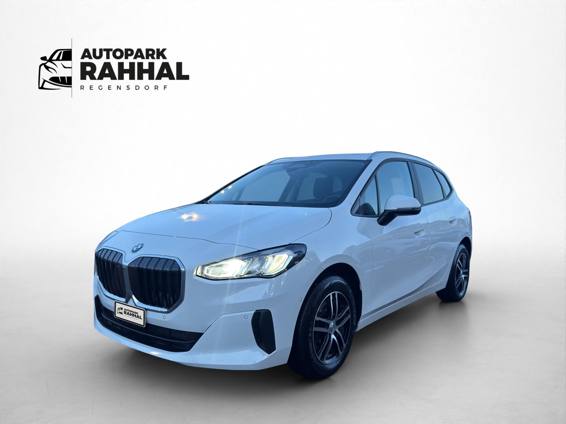 BMW 218i Active Tourer-image-0