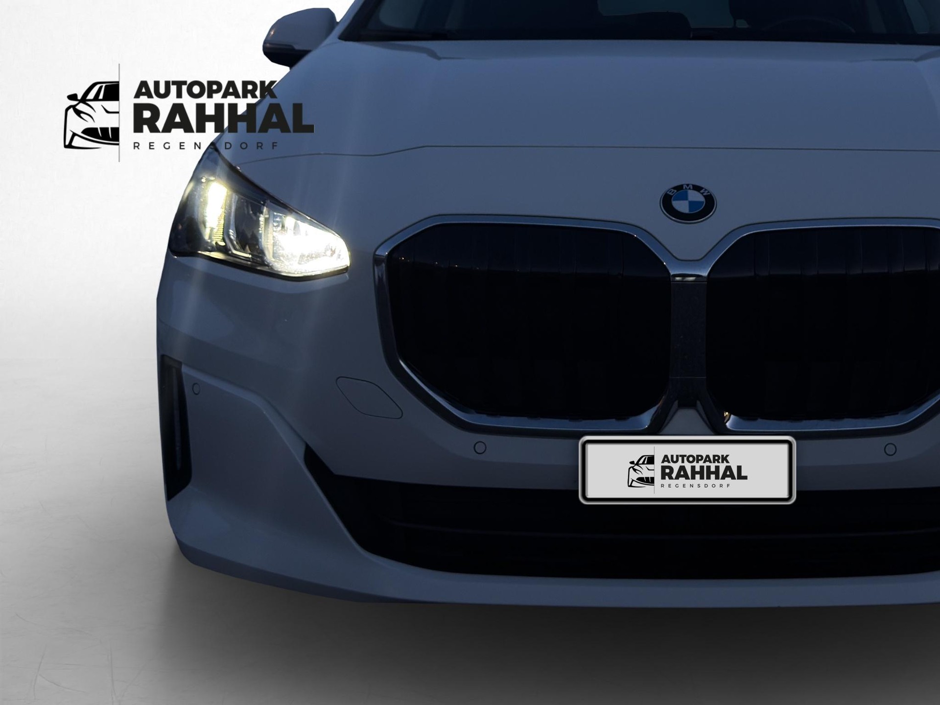 BMW 218i Active Tourer-image-9