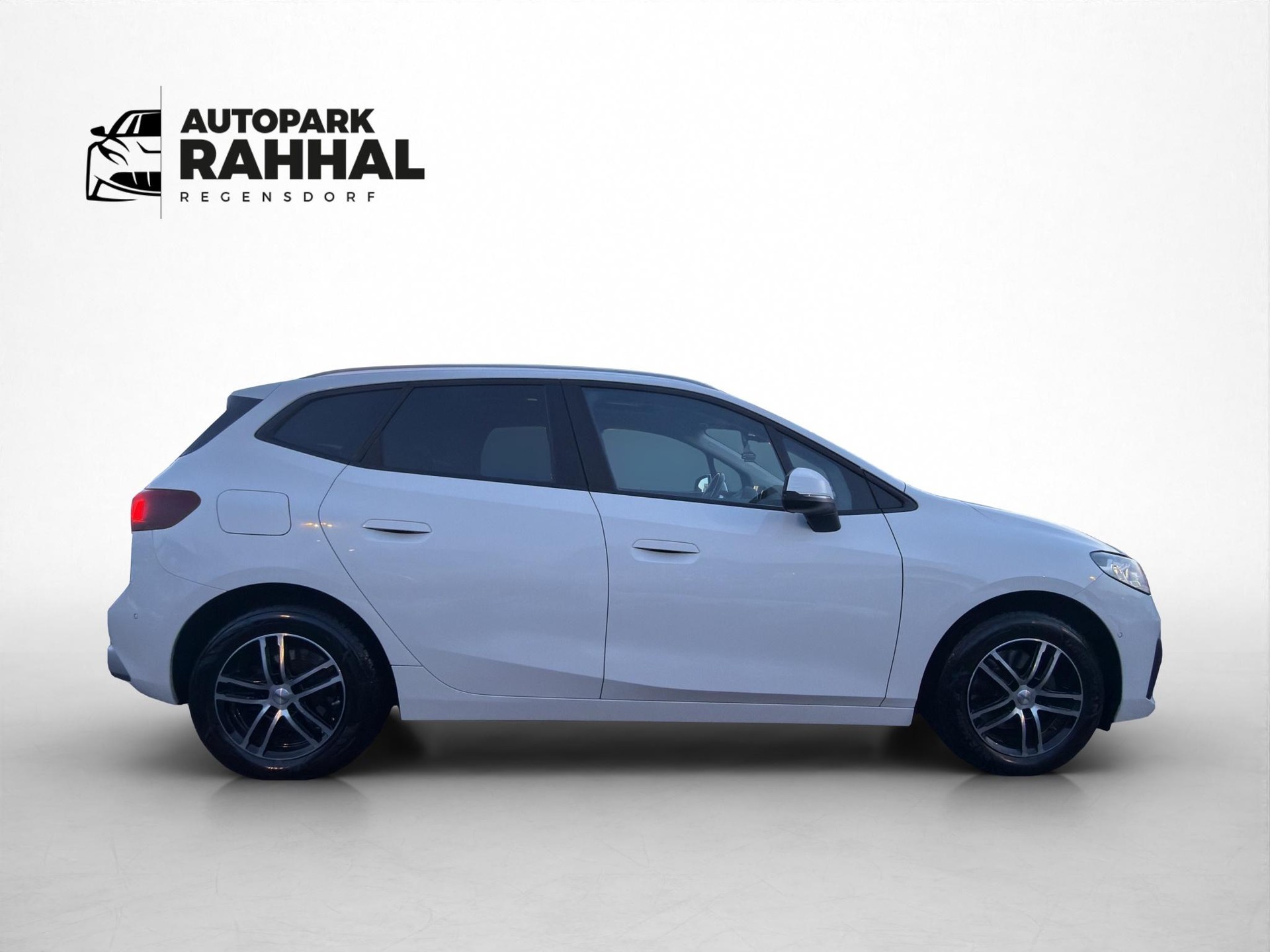 BMW 218i Active Tourer-image-3