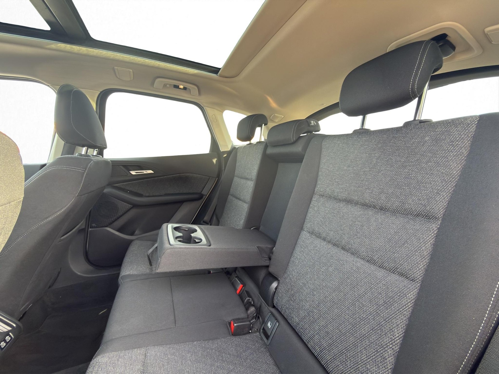 BMW 218i Active Tourer-image-26