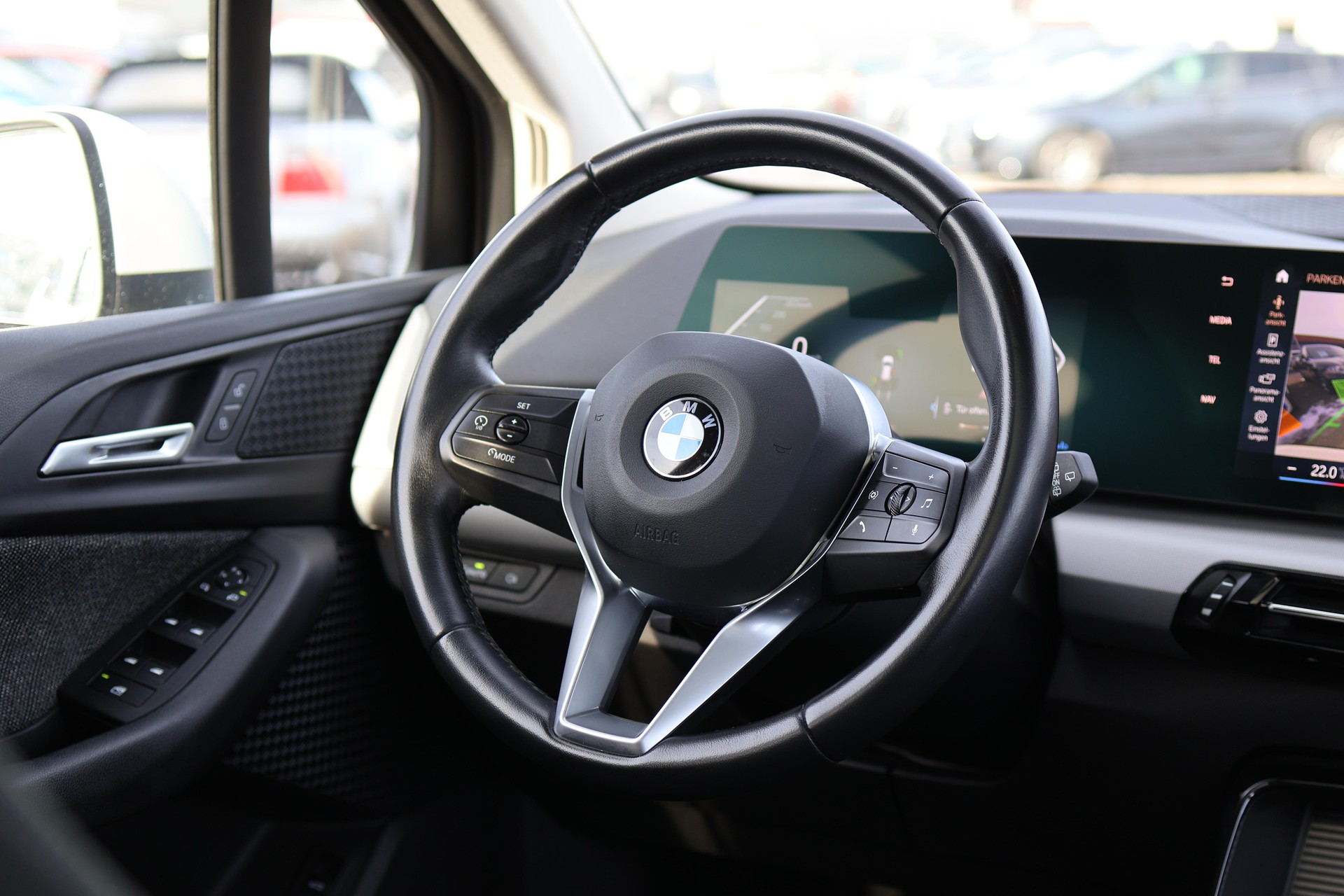 BMW 218i Active Tourer-image-19