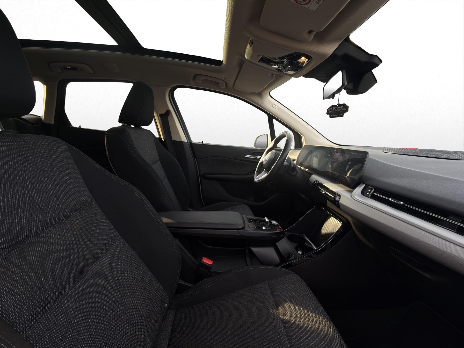 BMW 218i Active Tourer-image-13
