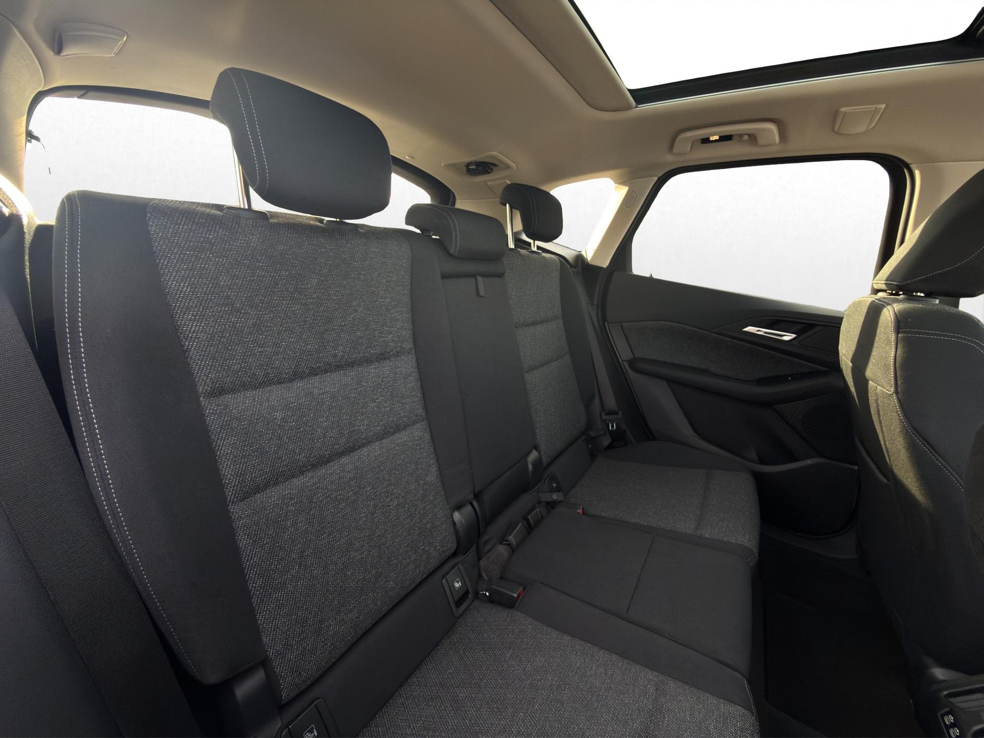 BMW 218i Active Tourer-image-27