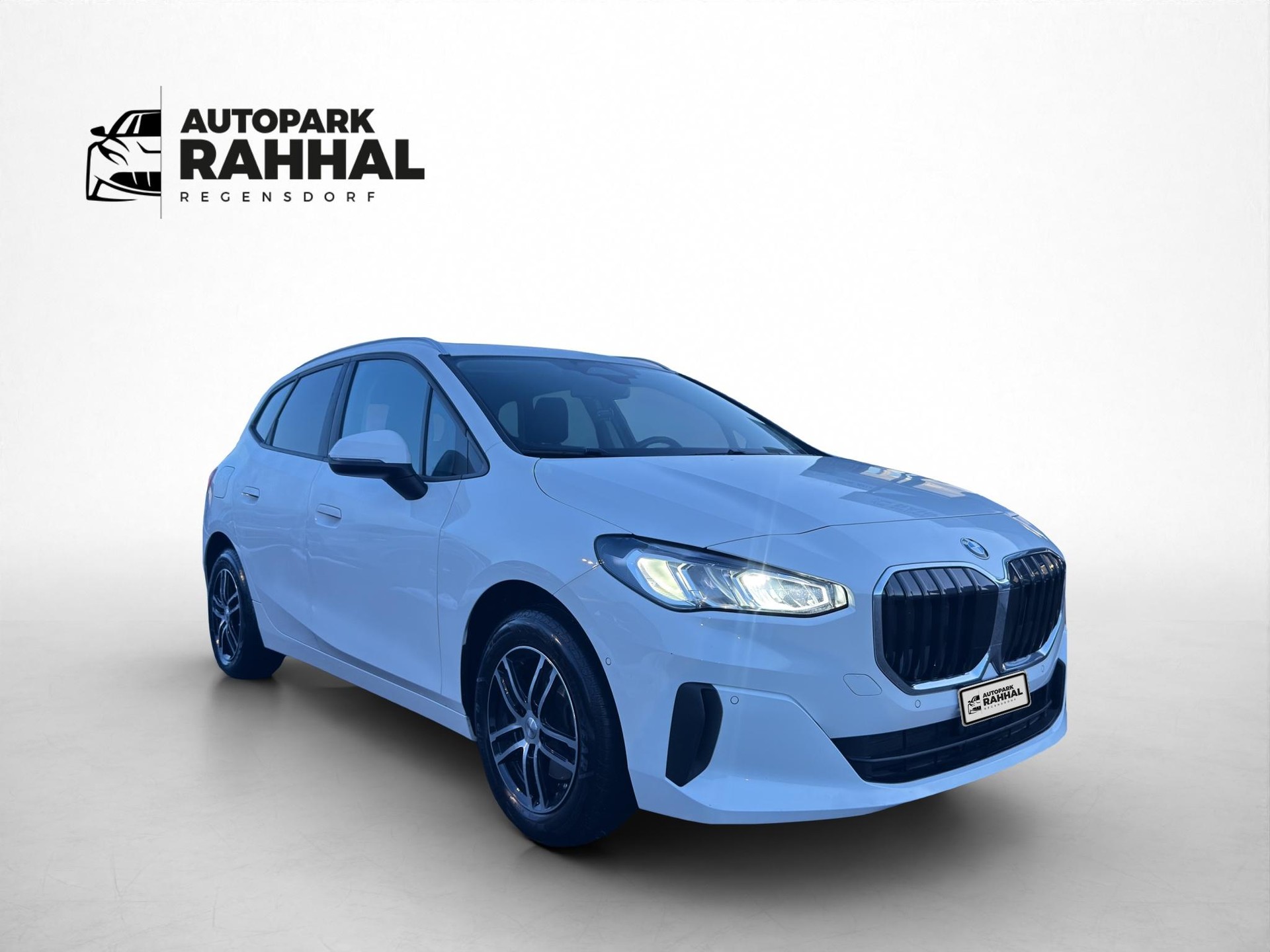 BMW 218i Active Tourer-image-2
