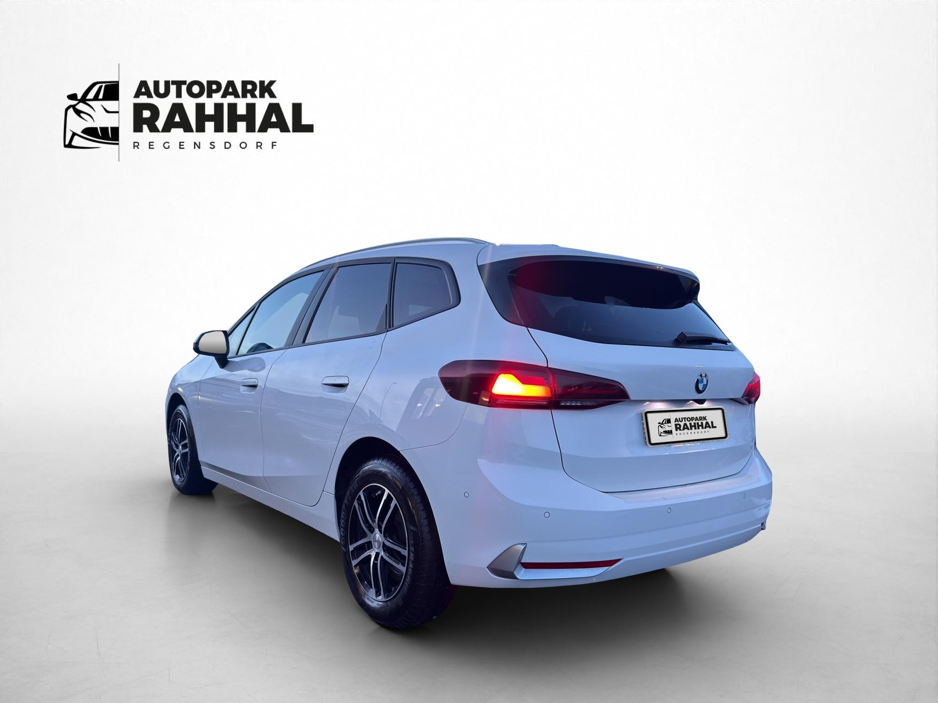 BMW 218i Active Tourer-image-7
