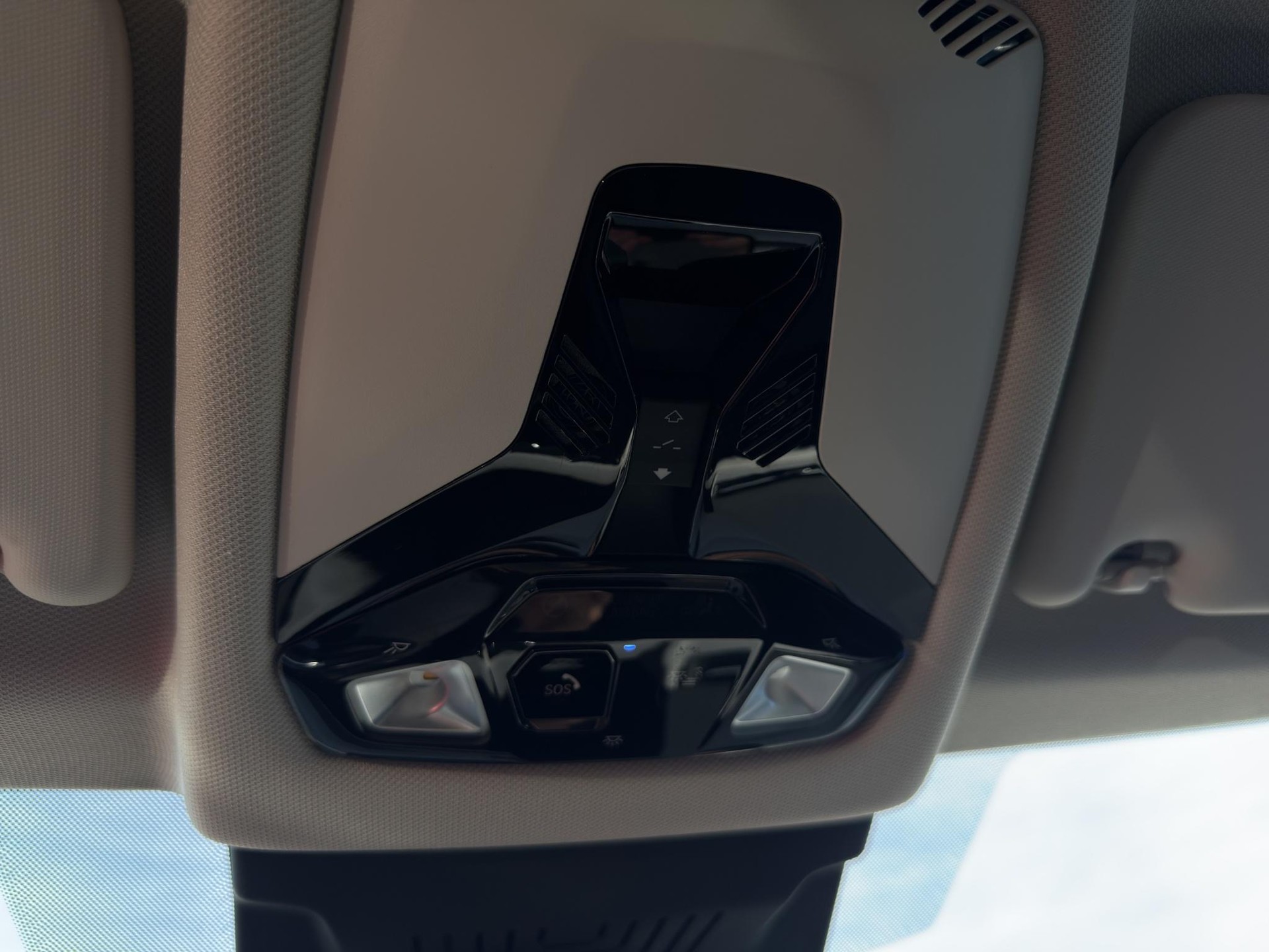 BMW 218i Active Tourer-image-25